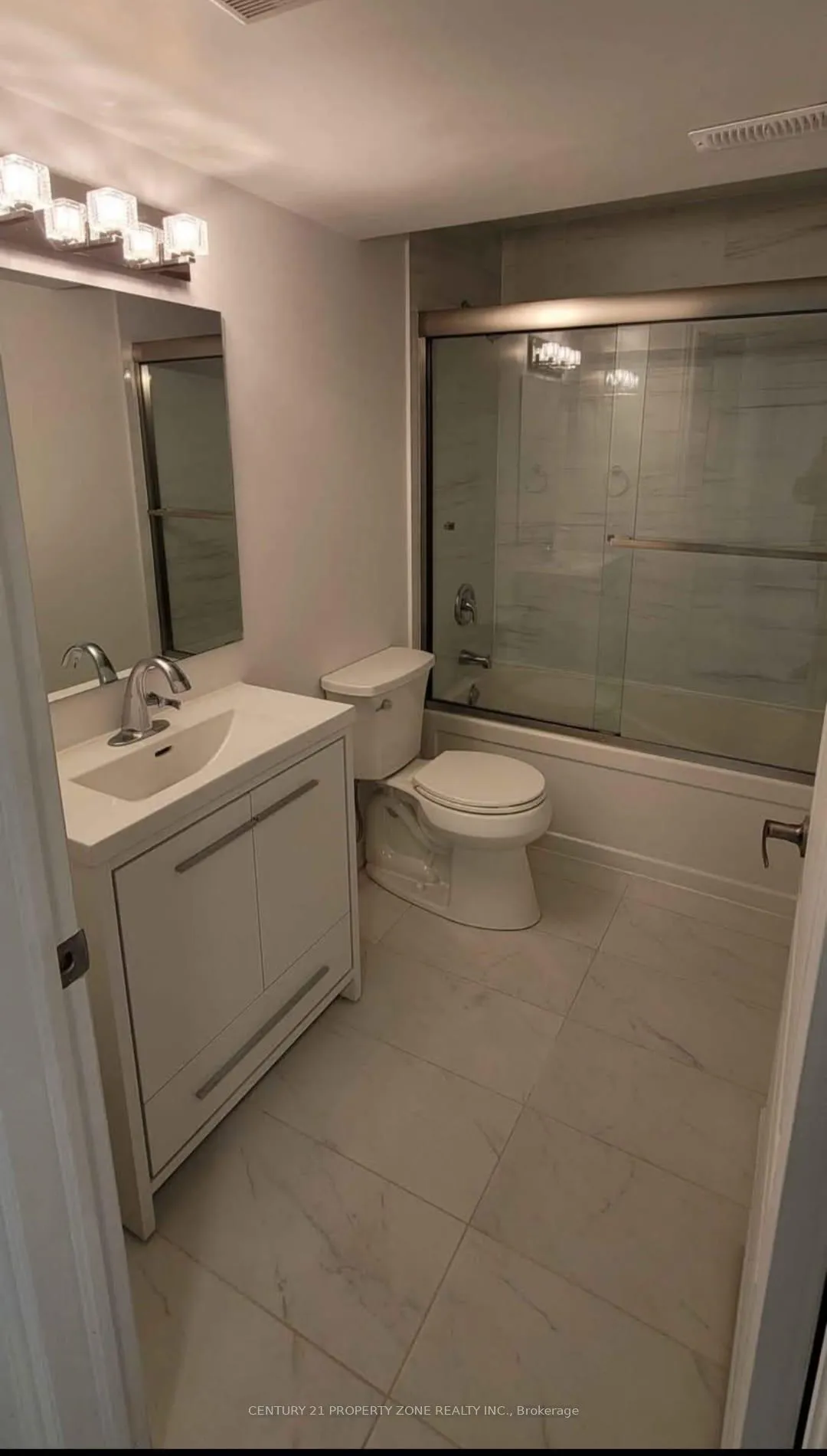 Photo 11 of 22 Brentcliff Drive, Brampton, Fletcher's Meadow — HOMEH