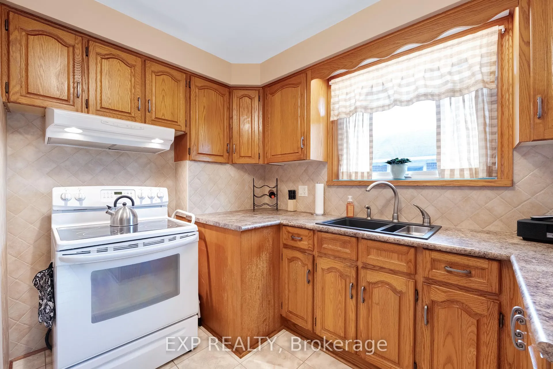 Photo 11 of 17 Marlena Drive, Scarborough, West Hill — HOMEH