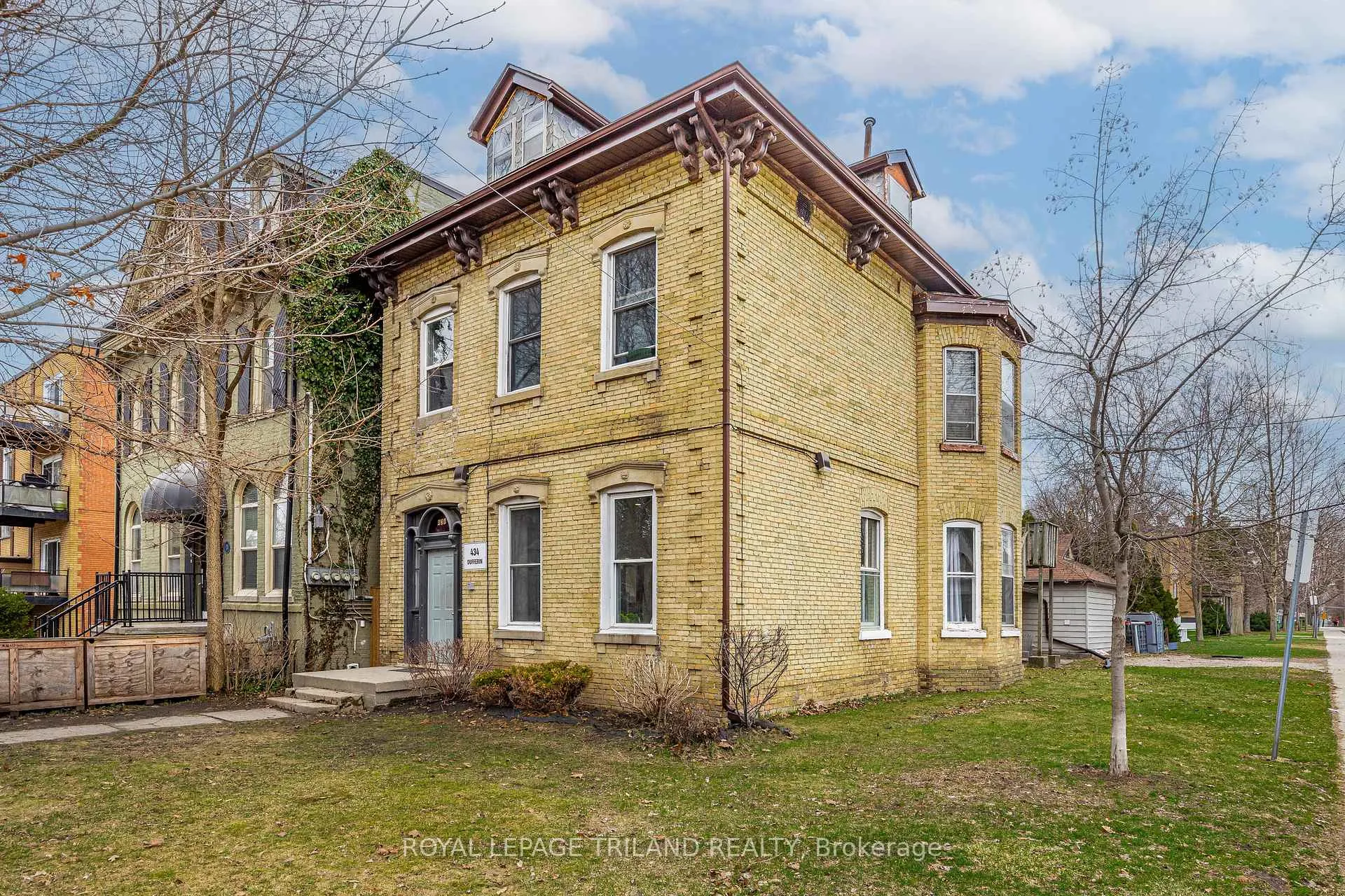 Front of Unit 3, 434 Dufferin Avenue