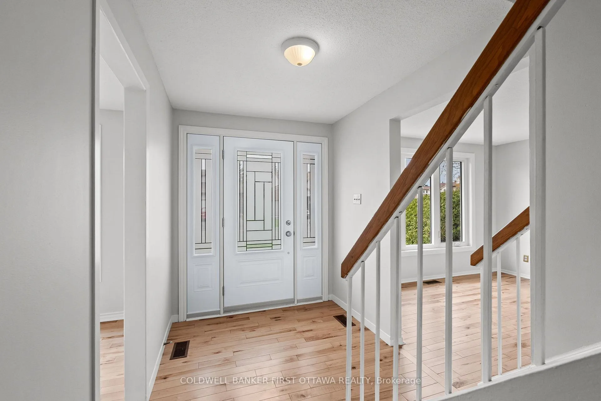 Photo 4 of 390 Cloverheath Crescent, Ottawa, Queenswood Heights South — HOMEH