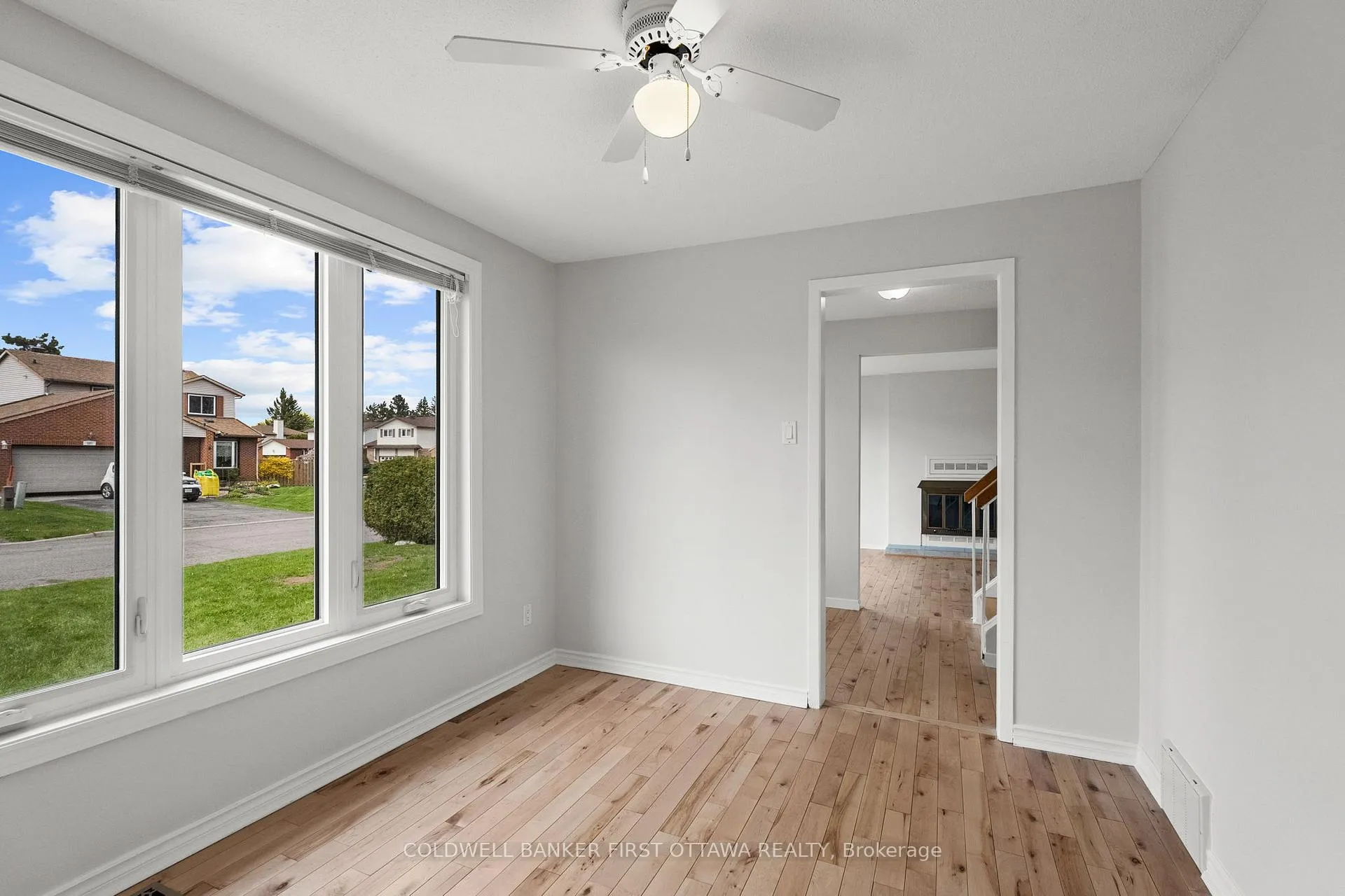 Photo 8 of 390 Cloverheath Crescent, Ottawa, Queenswood Heights South — HOMEH