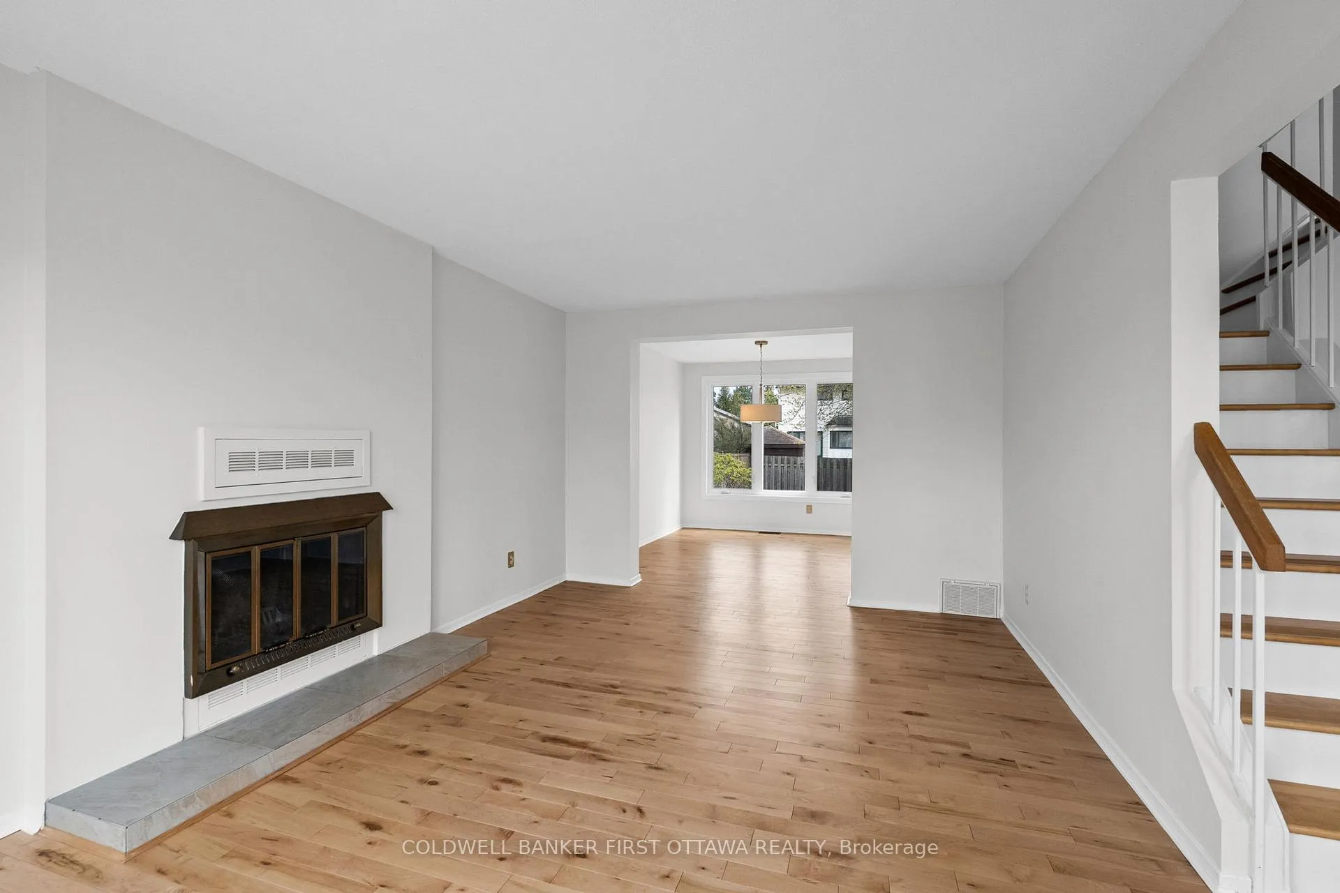 Photo 9 of 390 Cloverheath Crescent, Ottawa, Queenswood Heights South — HOMEH