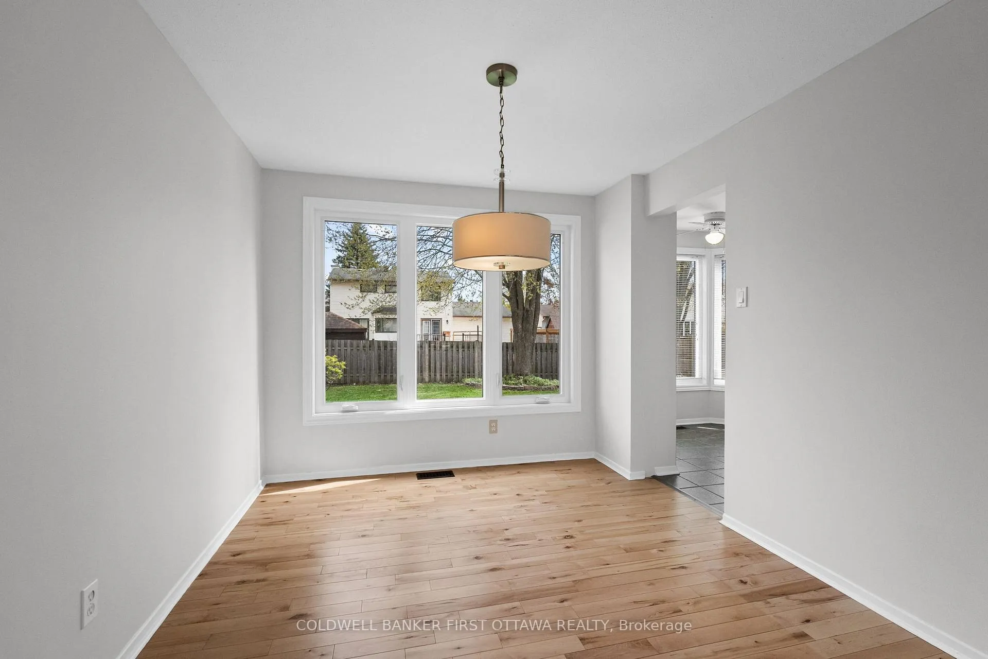 Photo 12 of 390 Cloverheath Crescent, Ottawa, Queenswood Heights South — HOMEH