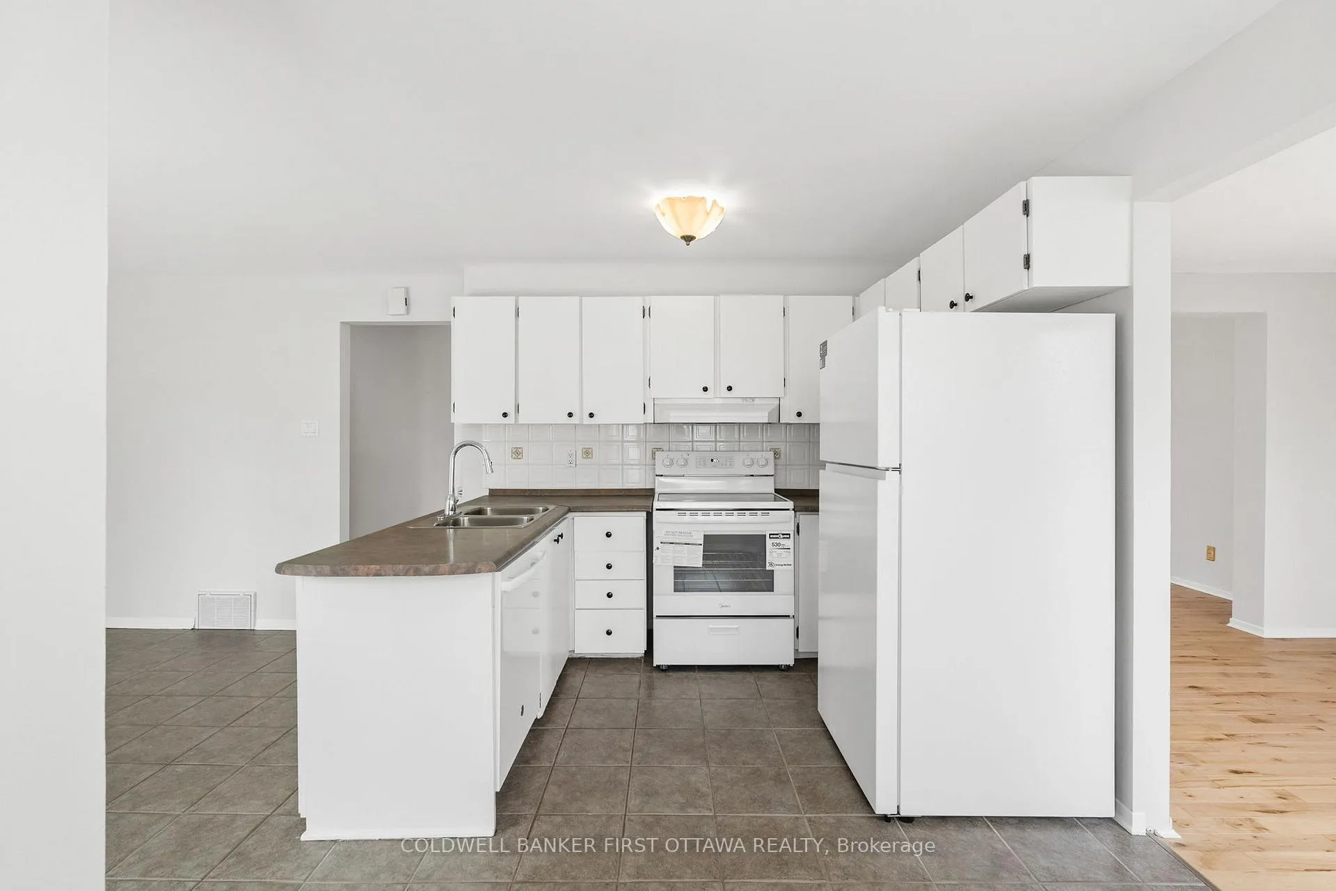 Photo 14 of 390 Cloverheath Crescent, Ottawa, Queenswood Heights South — HOMEH