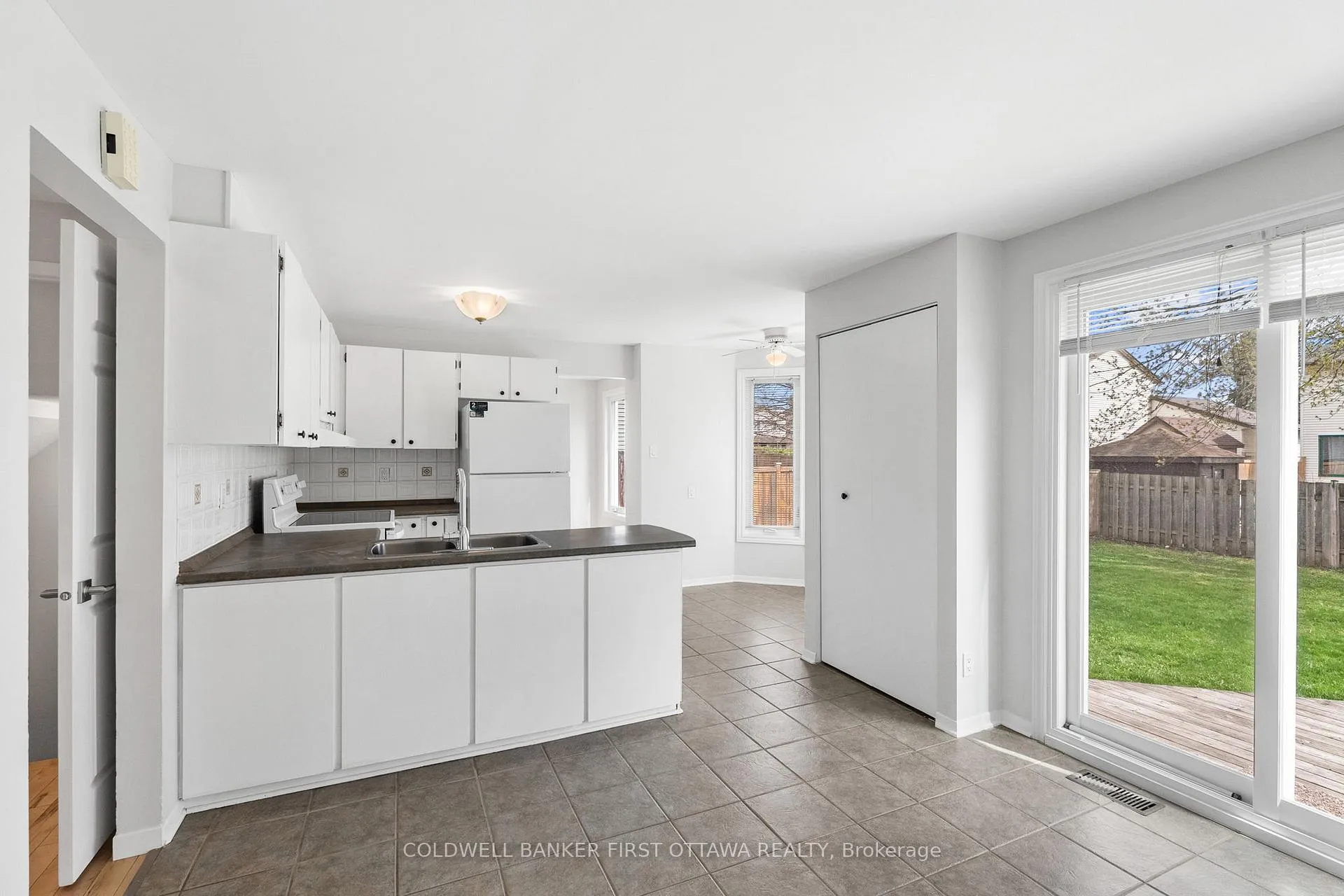 Photo 16 of 390 Cloverheath Crescent, Ottawa, Queenswood Heights South — HOMEH