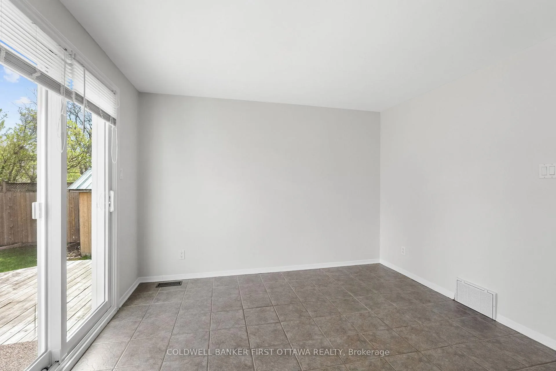 Photo 20 of 390 Cloverheath Crescent, Ottawa, Queenswood Heights South — HOMEH