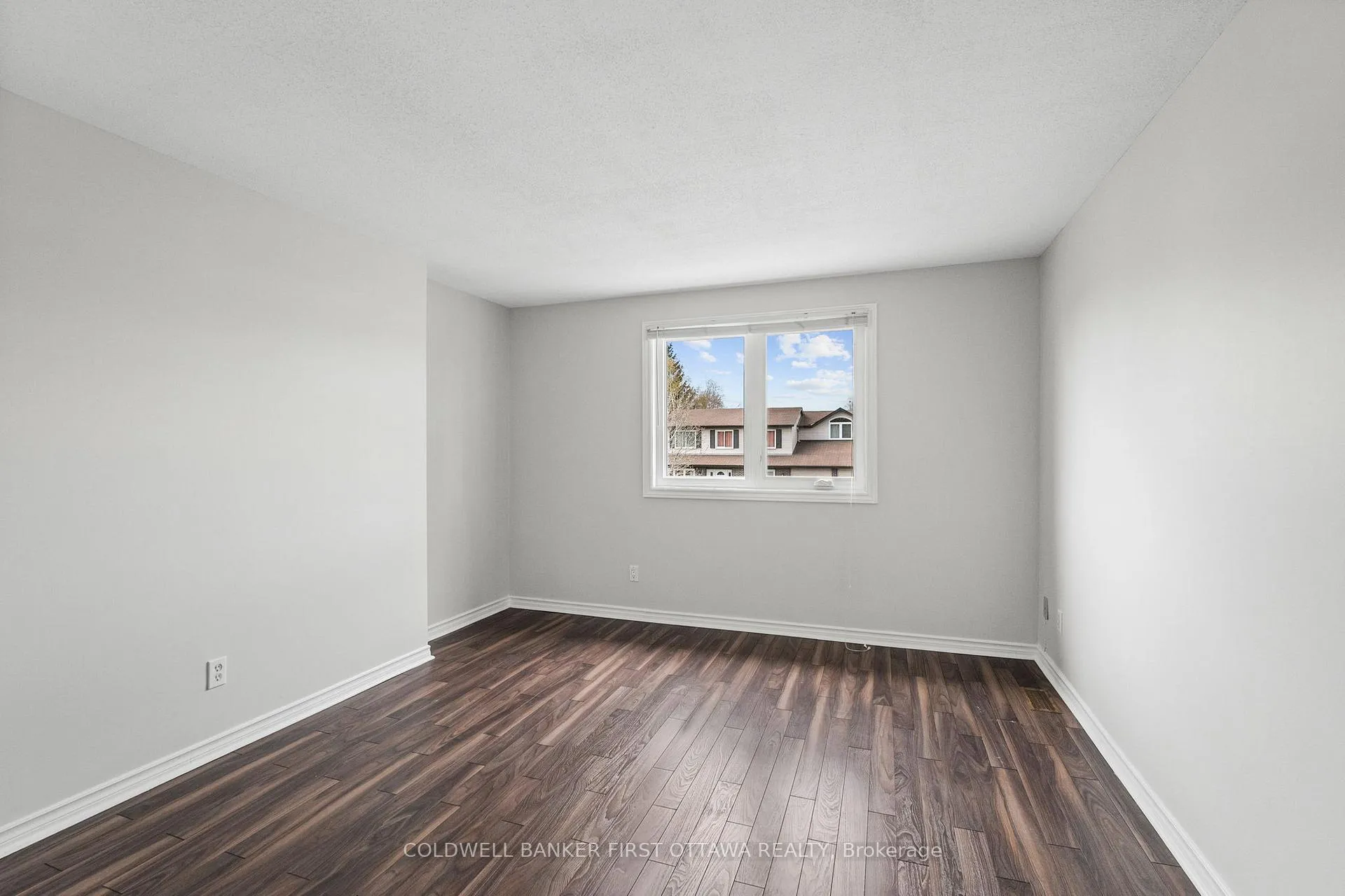 Photo 22 of 390 Cloverheath Crescent, Ottawa, Queenswood Heights South — HOMEH