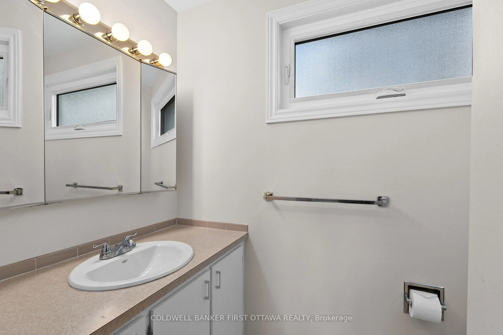 Photo 26 of 390 Cloverheath Crescent, Ottawa, Queenswood Heights South — HOMEH