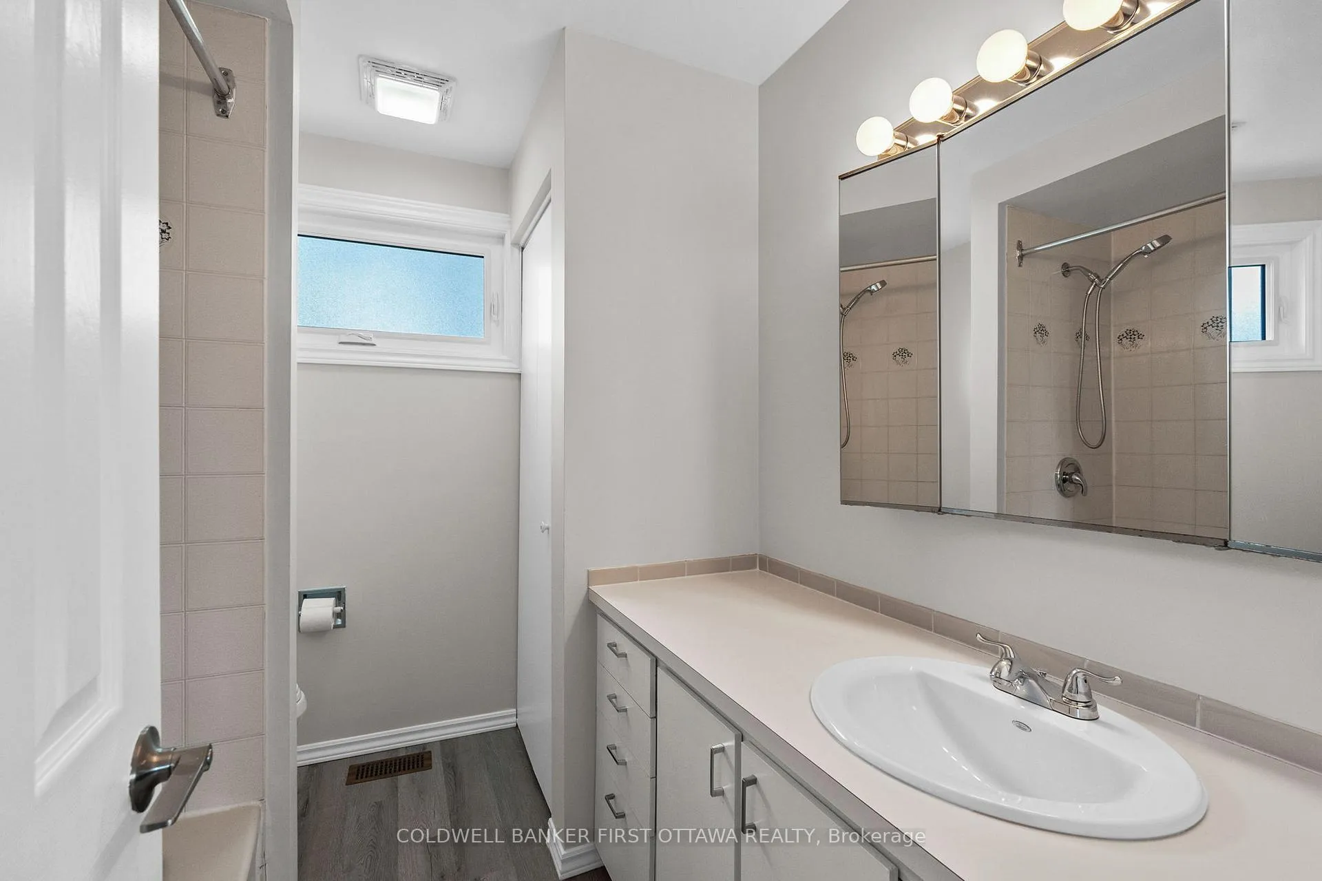 Photo 27 of 390 Cloverheath Crescent, Ottawa, Queenswood Heights South — HOMEH