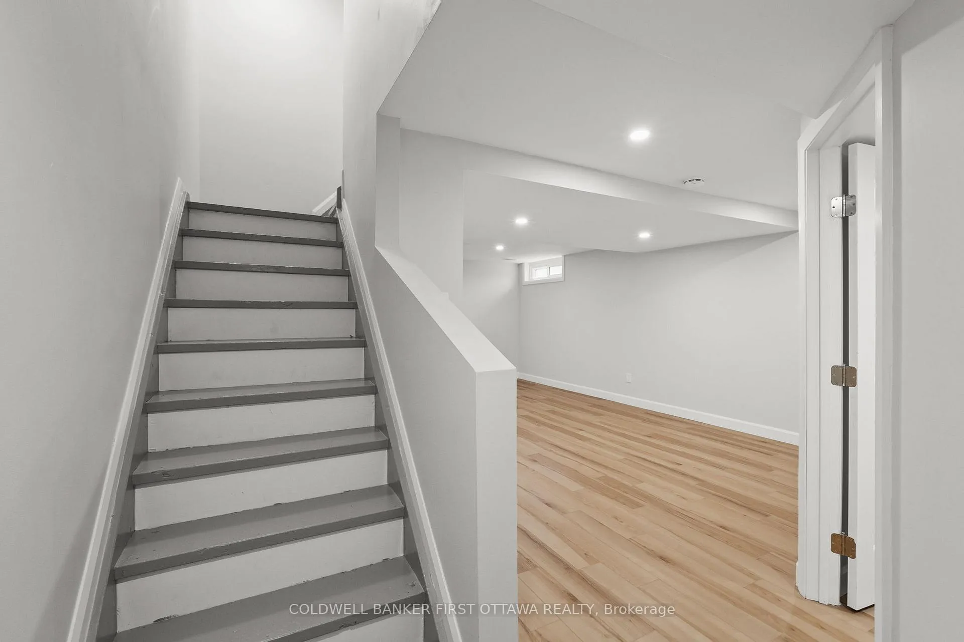 Photo 32 of 390 Cloverheath Crescent, Ottawa, Queenswood Heights South — HOMEH