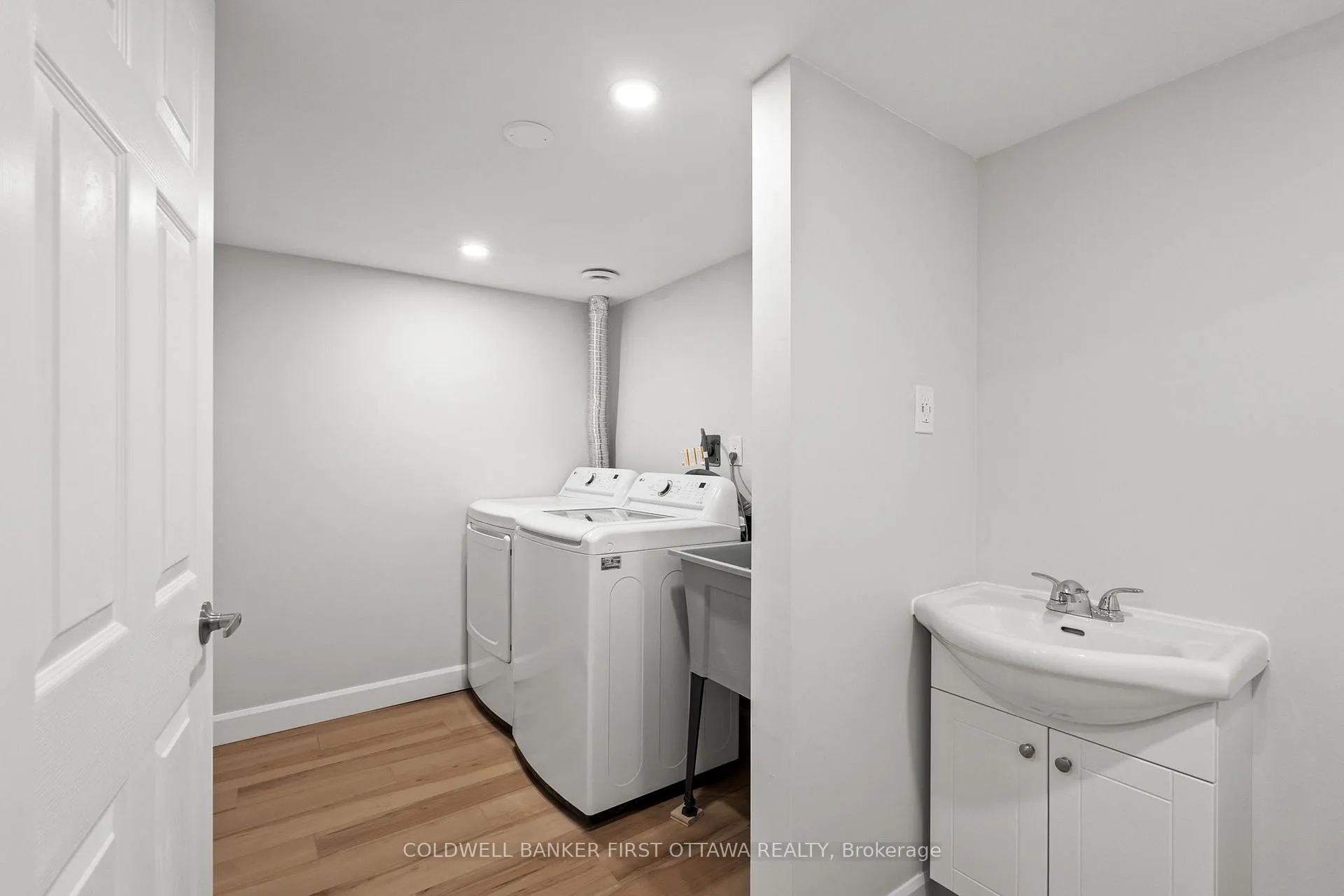 Photo 33 of 390 Cloverheath Crescent, Ottawa, Queenswood Heights South — HOMEH
