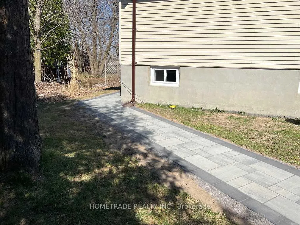 Photo 3 of Unit Lower, 206 Little Avenue, Barrie, Allandale Heights — HOMEH