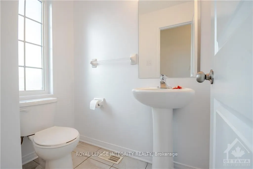 Photo 4 of 190 Camden Private, Ottawa, Barrhaven - Cedargrove/Fraserdale — HOMEH