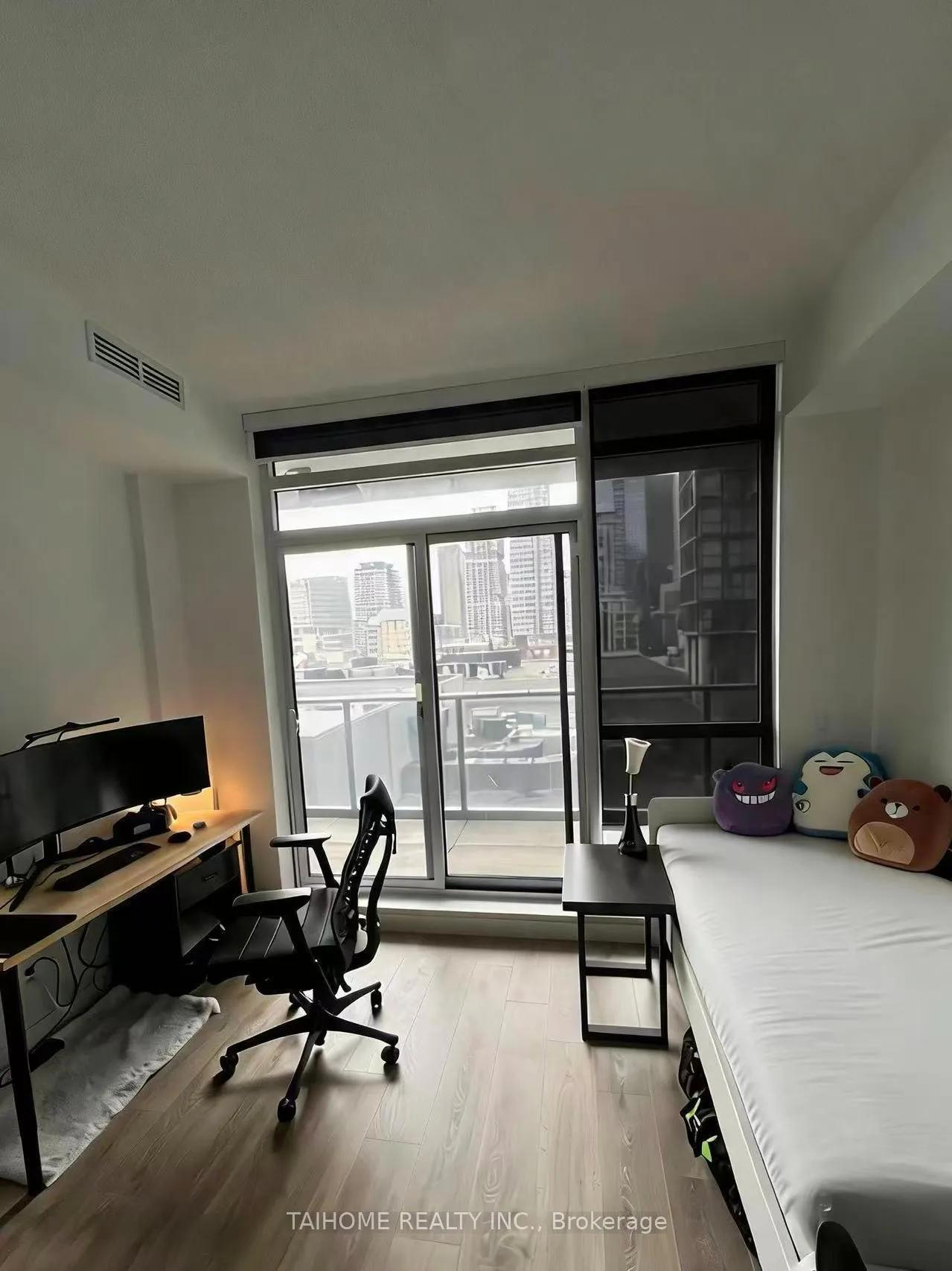 Photo 9 of Unit 1203, 38 Widmer Street, Toronto, Waterfront Communities — HOMEH