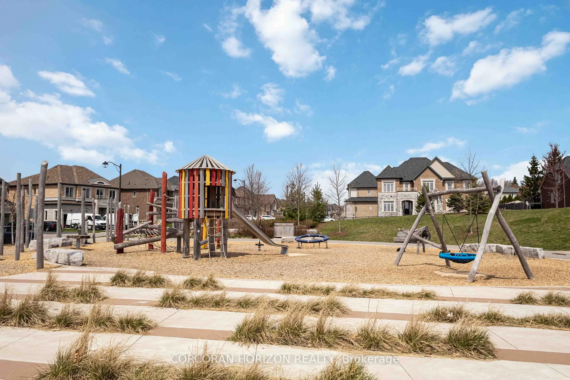 Photo 38 of 81 Dundonald Trail, Newmarket, Glenway Estates — HOMEH