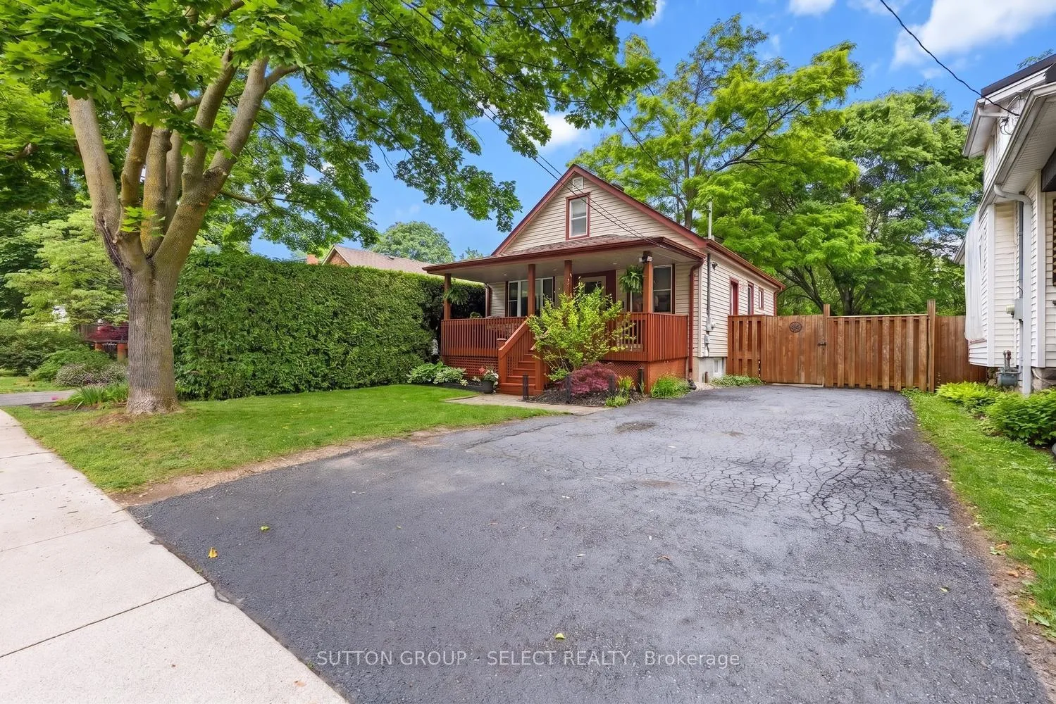 Photo 2 of 72 Emery Street E, London, South F — HOMEH