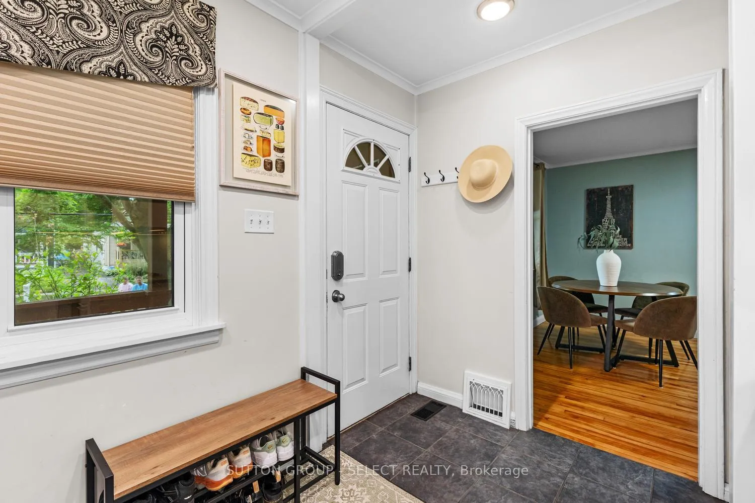 Photo 5 of 72 Emery Street E, London, South F — HOMEH