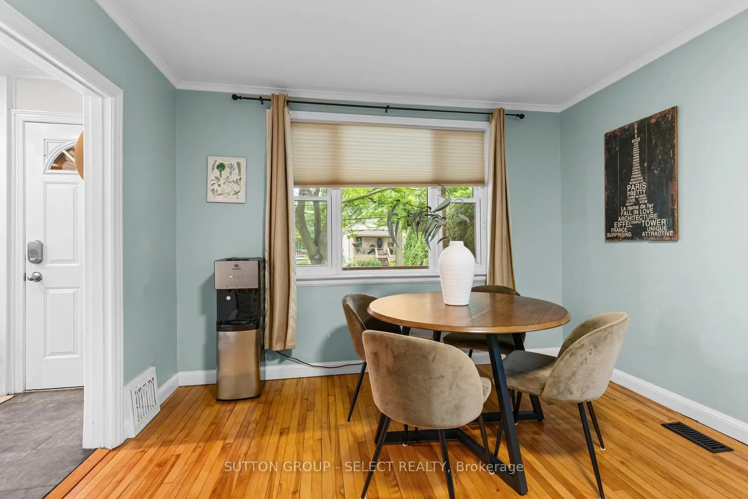 Photo 10 of 72 Emery Street E, London, South F — HOMEH