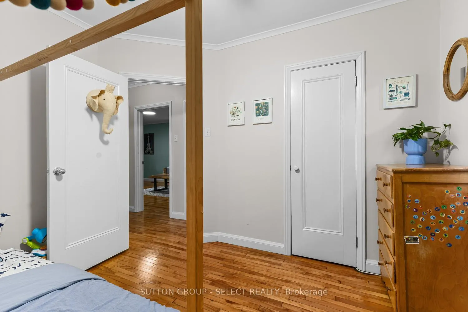 Photo 17 of 72 Emery Street E, London, South F — HOMEH