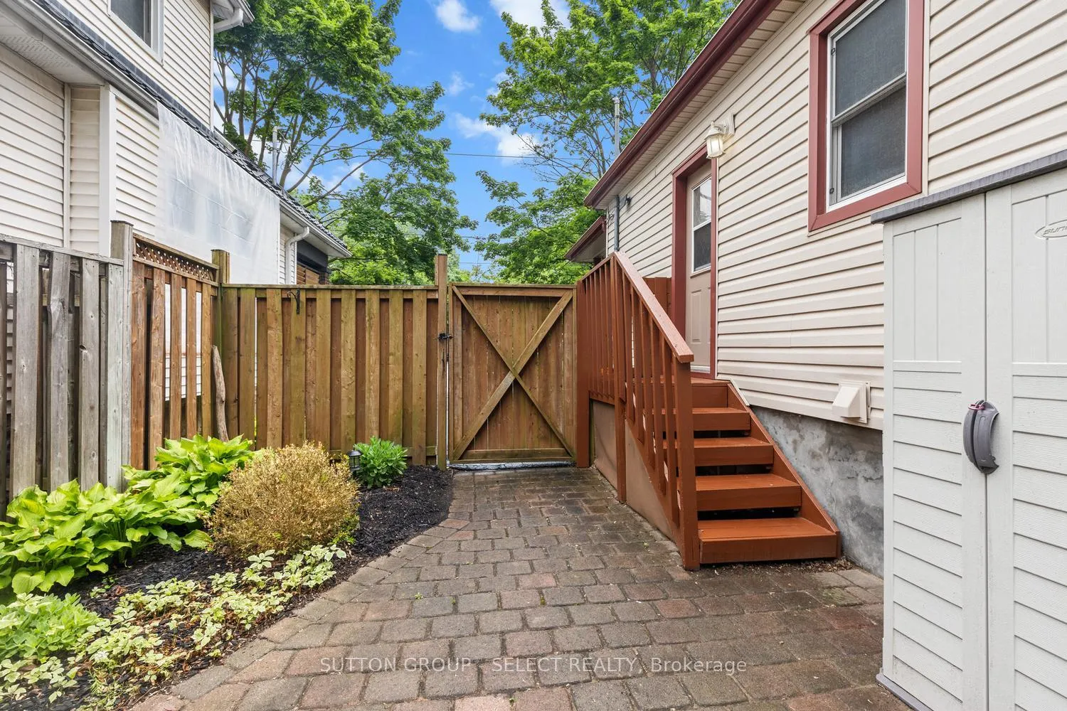 Photo 38 of 72 Emery Street E, London, South F — HOMEH