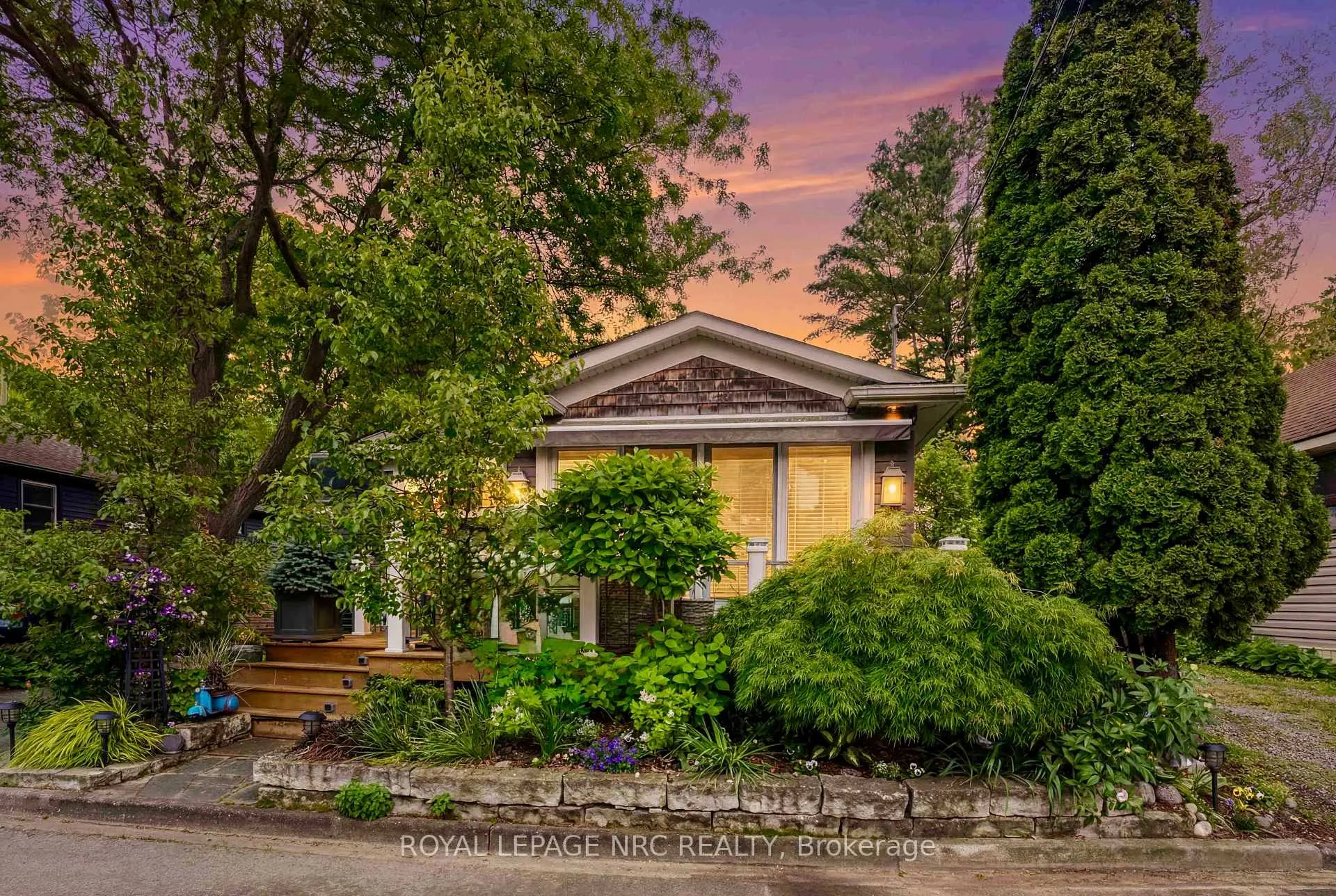 Photo 5 of 11 Peel Street, St. Catharines, Port Dalhousie — HOMEH
