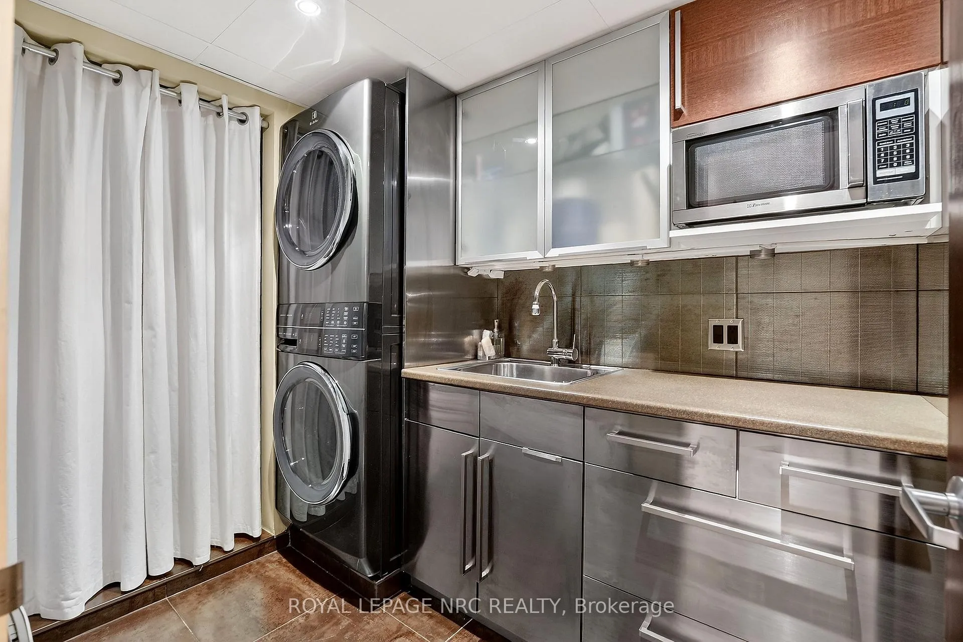 Photo 37 of 11 Peel Street, St. Catharines, Port Dalhousie — HOMEH