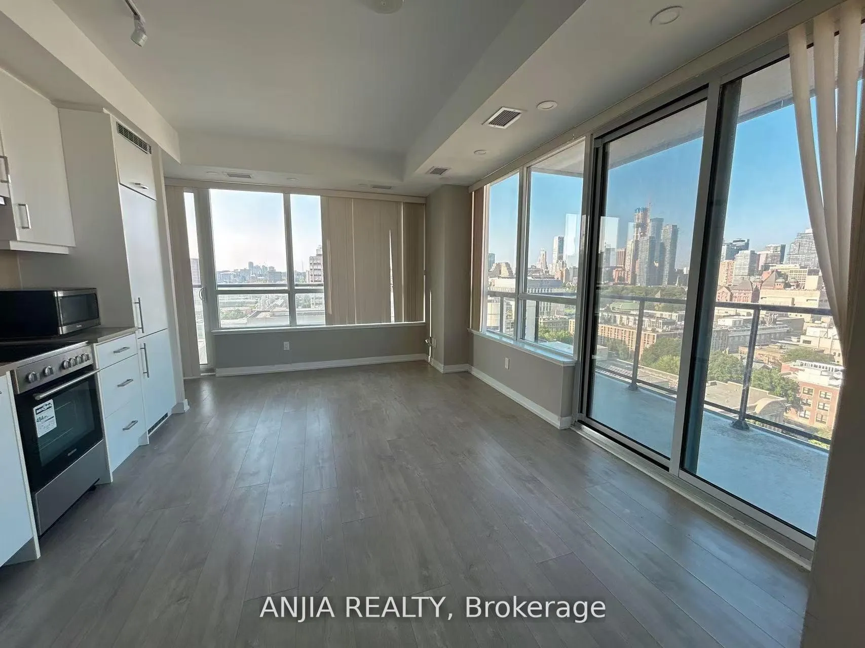 Photo 3 of Unit Lph07, 181 Huron Street, Toronto, University — HOMEH