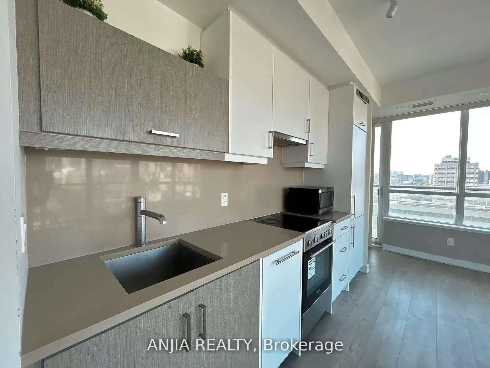 Photo 4 of Unit Lph07, 181 Huron Street, Toronto, University — HOMEH