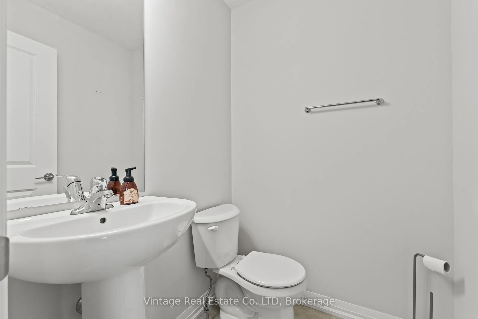 Photo 4 of 46 Samuel Avenue, Pelham, Fonthill — HOMEH