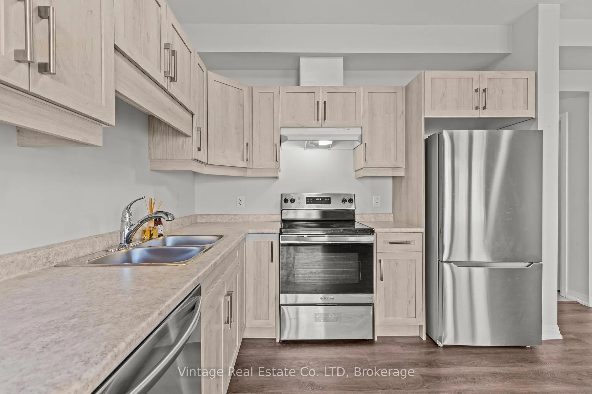Photo 7 of 46 Samuel Avenue, Pelham, Fonthill — HOMEH