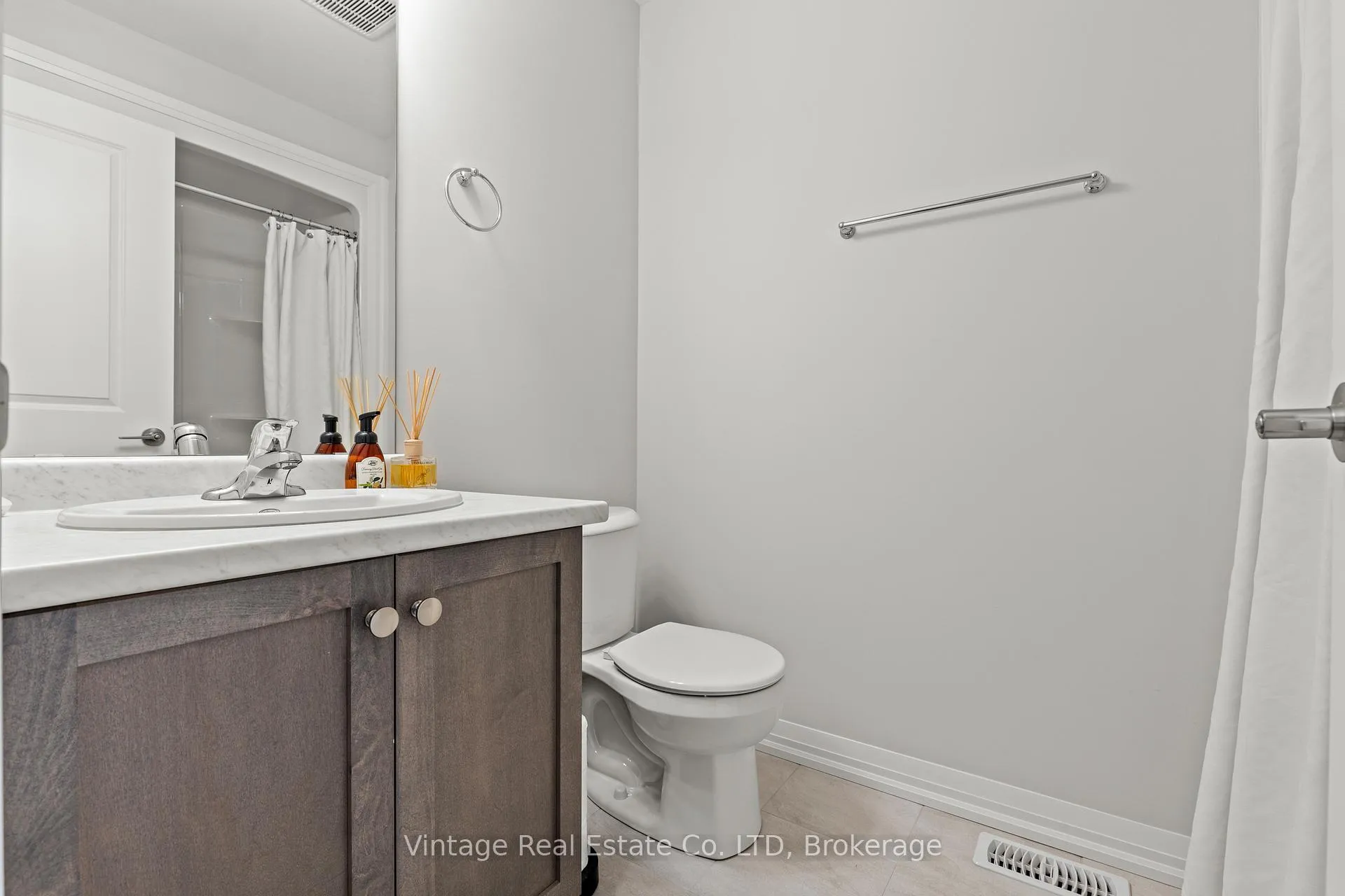 Photo 14 of 46 Samuel Avenue, Pelham, Fonthill — HOMEH