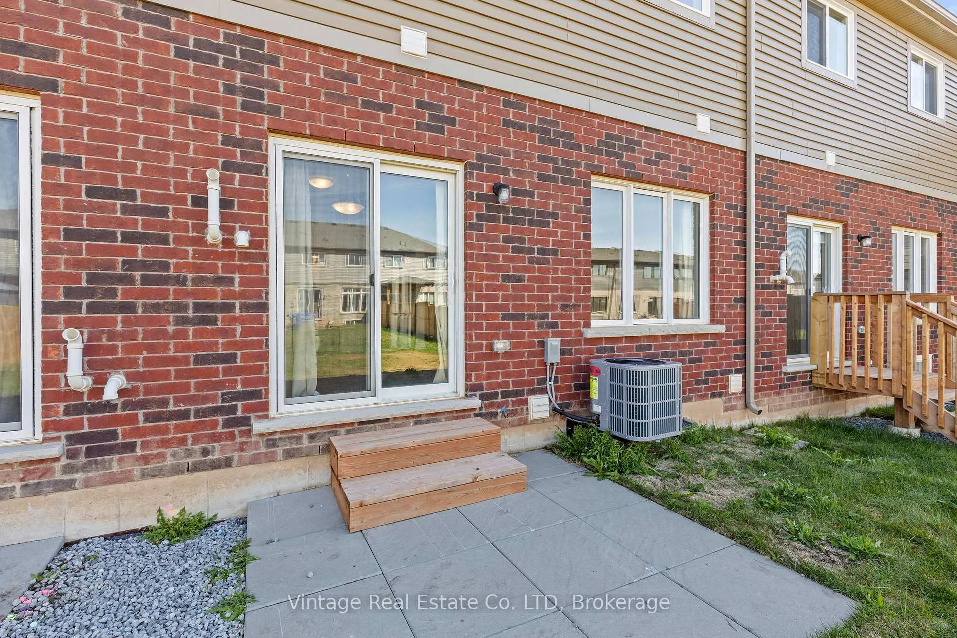 Photo 15 of 46 Samuel Avenue, Pelham, Fonthill — HOMEH