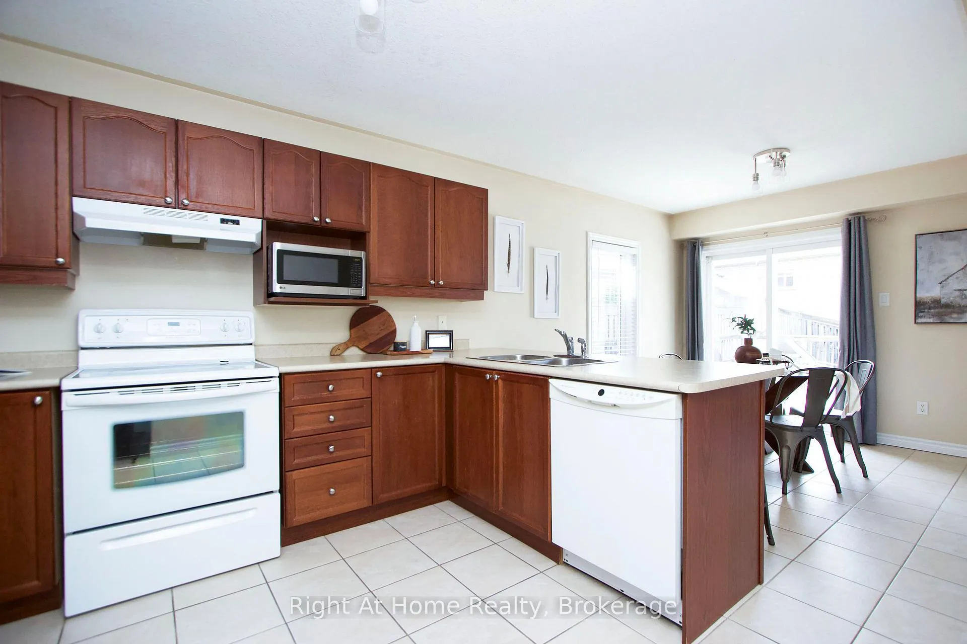 Photo 9 of 2 Cousins Street, Clarington, Courtice — HOMEH