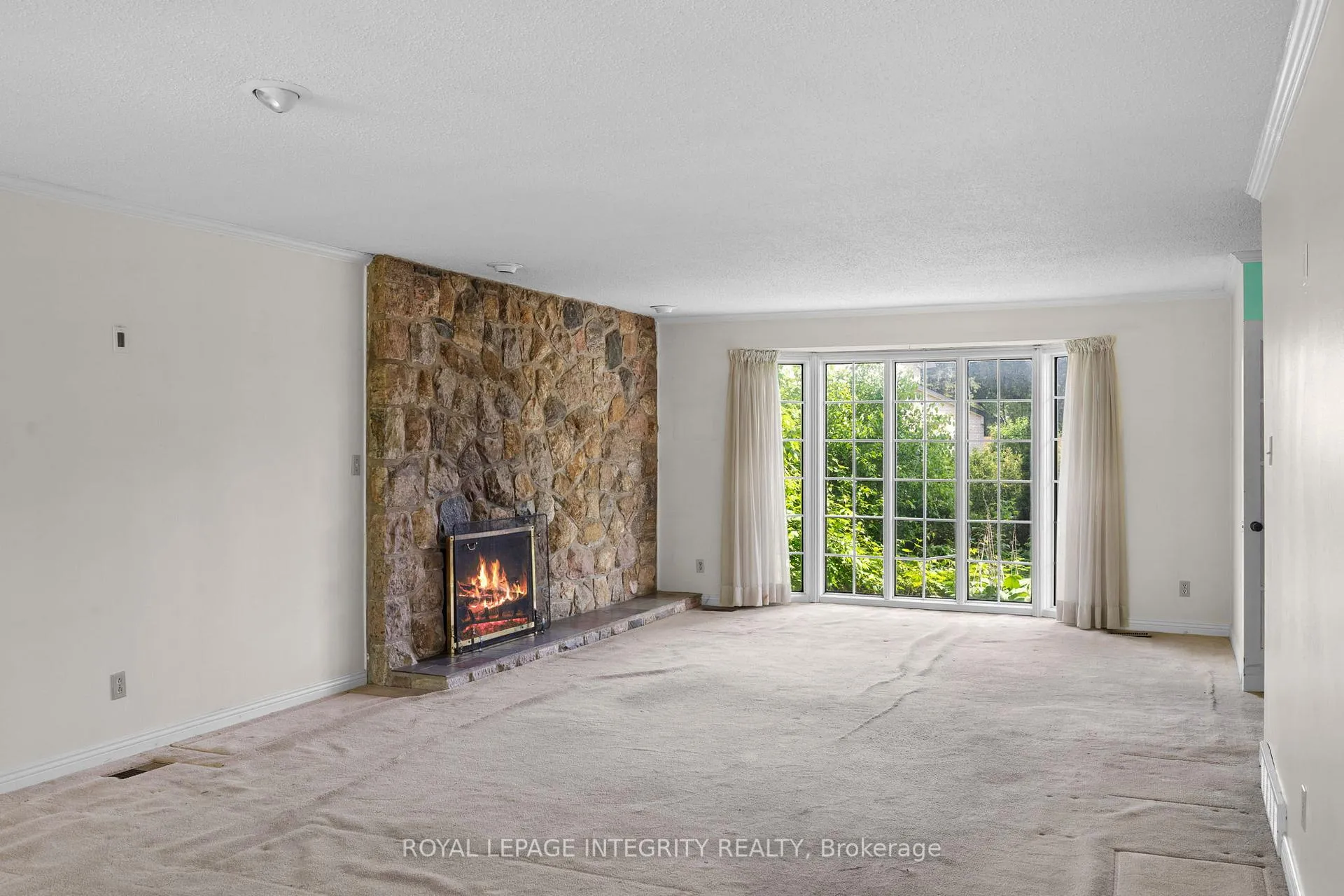Photo 4 of 39 Mohawk Crescent, Ottawa, Bruce Farm/Graham Park/Qualicum/Bellands — HOMEH