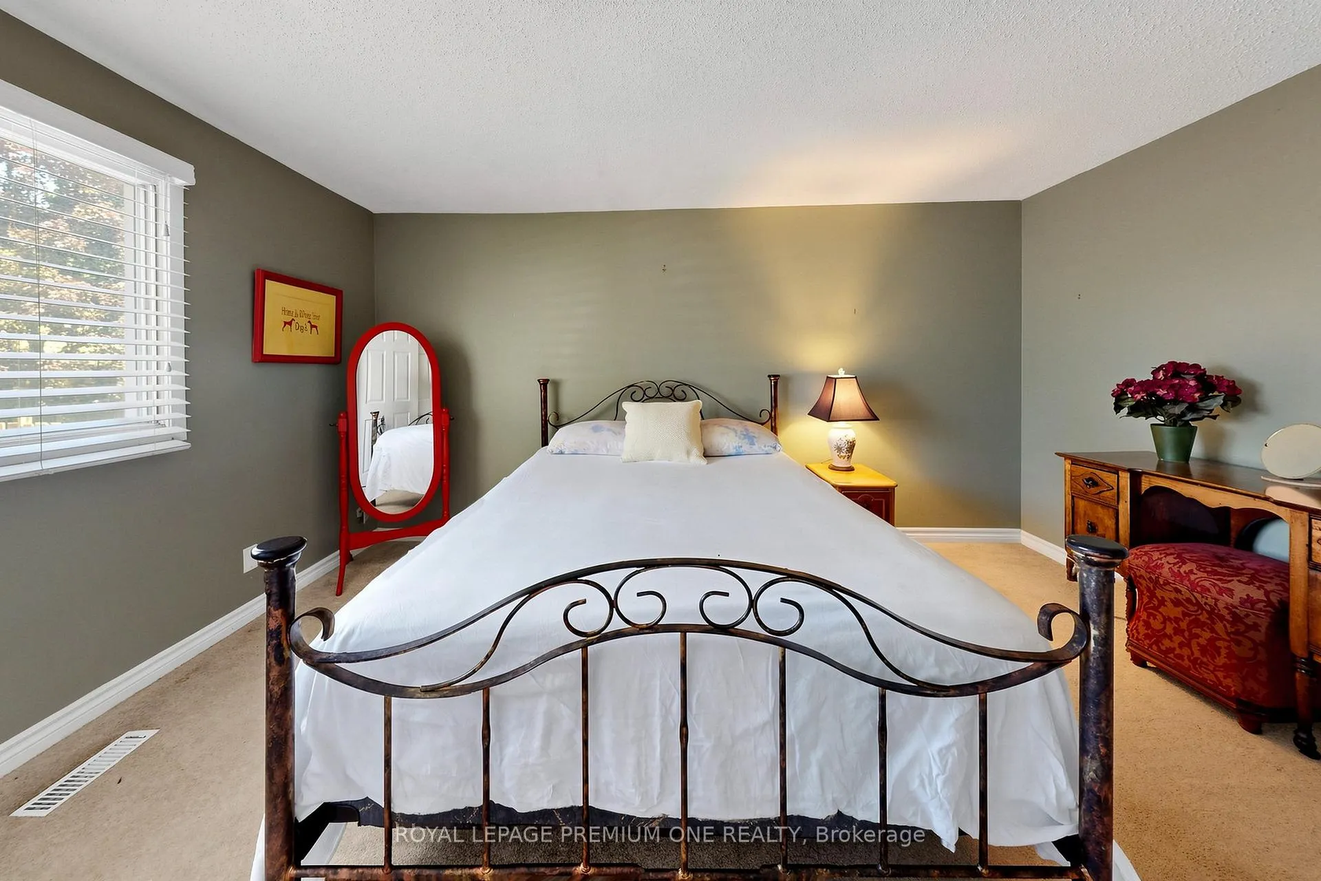 Photo 11 of 4 Prout Drive, Clarington, Bowmanville — HOMEH