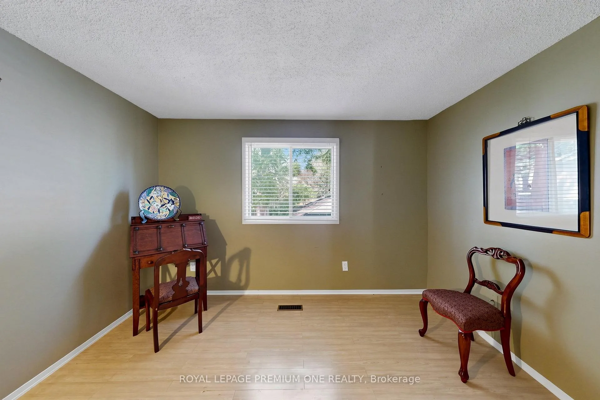 Photo 12 of 4 Prout Drive, Clarington, Bowmanville — HOMEH