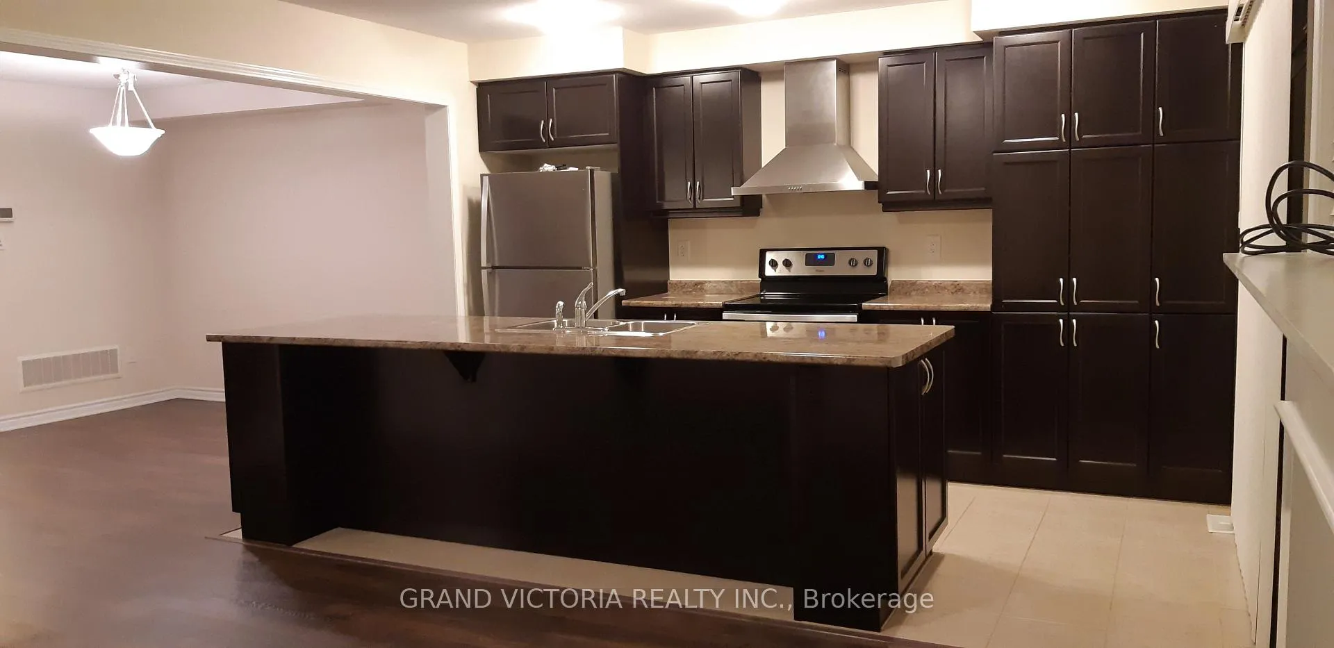 Photo 2 of 100 Mcmonies Drive, Hamilton, Waterdown — HOMEH