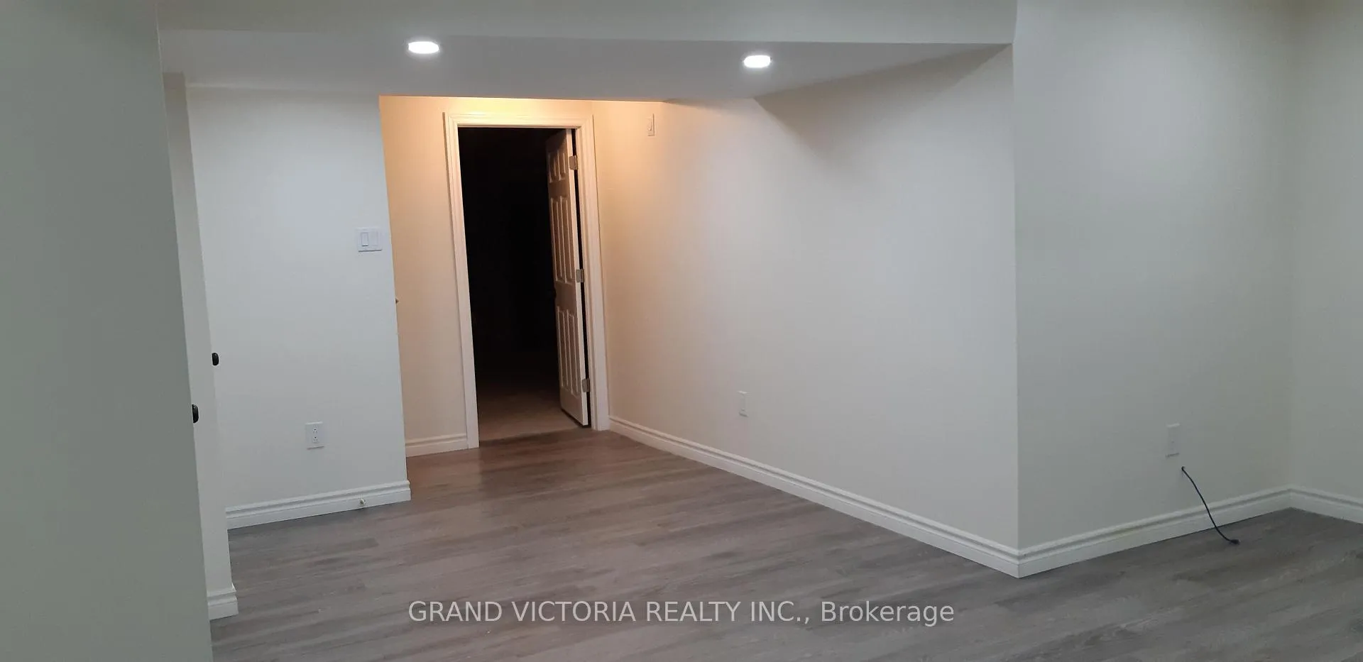 Photo 4 of 100 Mcmonies Drive, Hamilton, Waterdown — HOMEH
