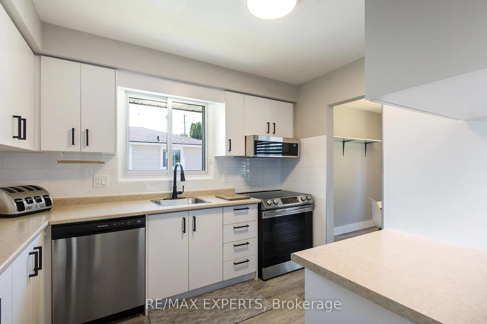 Photo 7 of 360 First Avenue, Welland, N. Welland — HOMEH