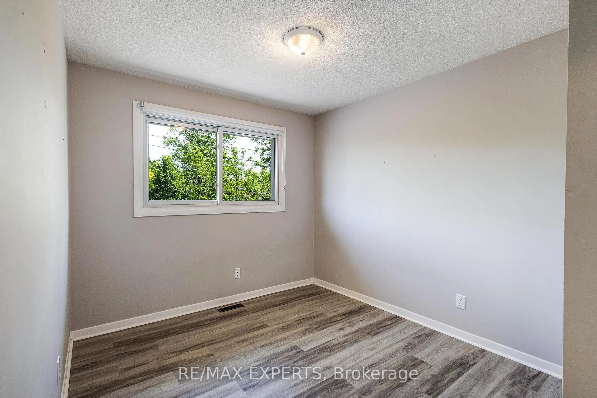 Photo 11 of 360 First Avenue, Welland, N. Welland — HOMEH