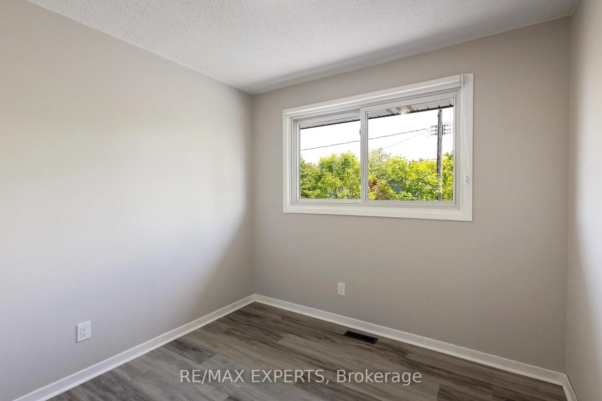 Photo 12 of 360 First Avenue, Welland, N. Welland — HOMEH