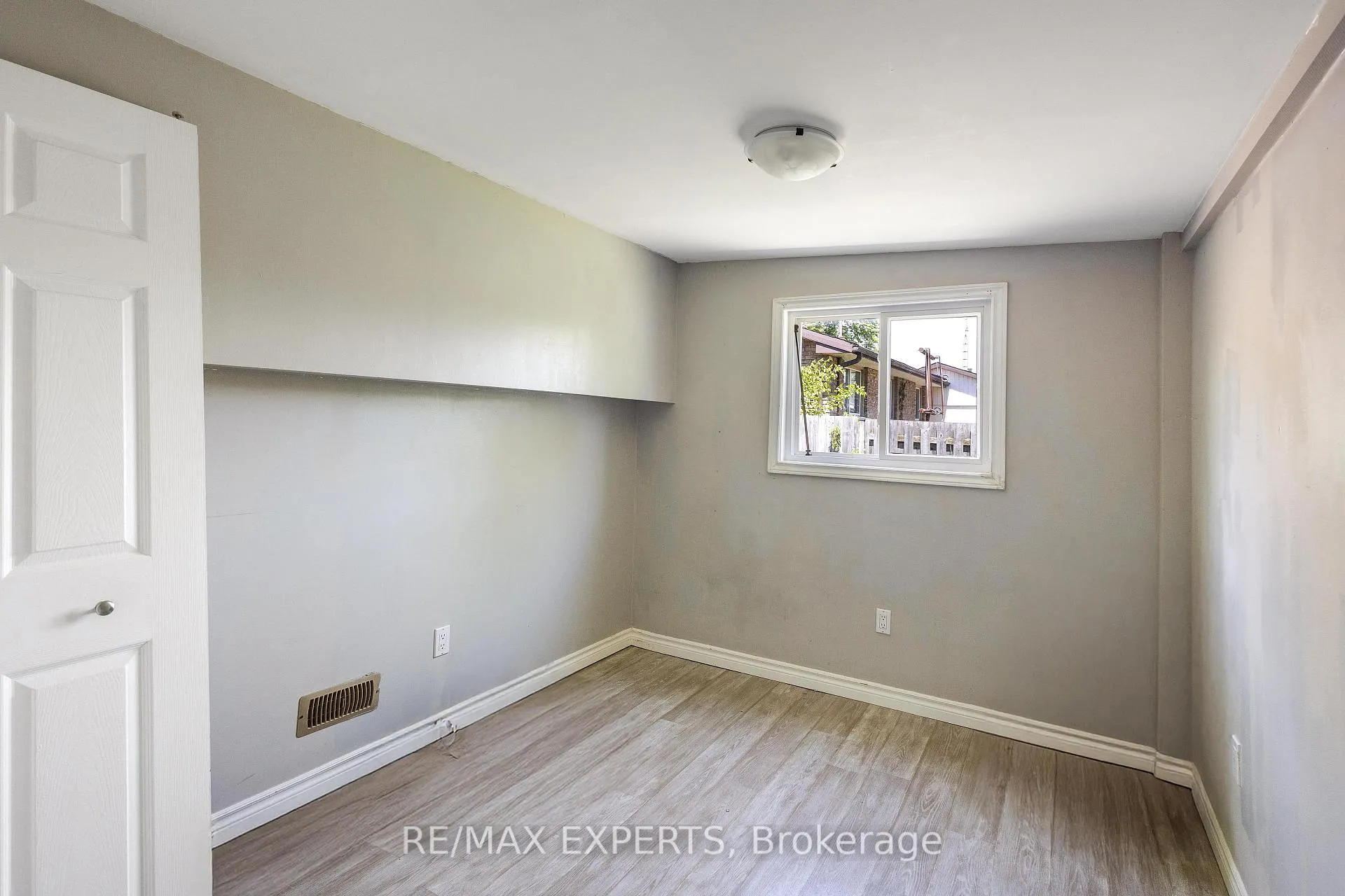 Photo 22 of 360 First Avenue, Welland, N. Welland — HOMEH