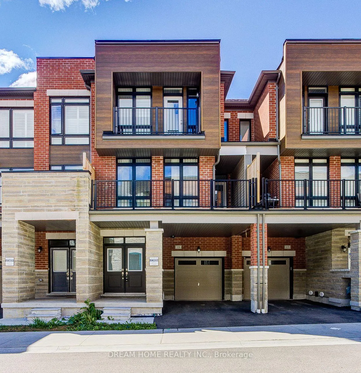 Photo 1 of 19 Coppini Lane, Ajax, South East — HOMEH
