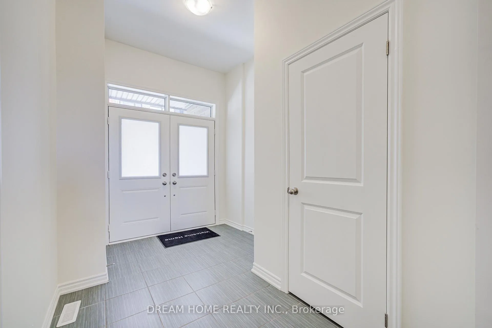 Photo 2 of 19 Coppini Lane, Ajax, South East — HOMEH