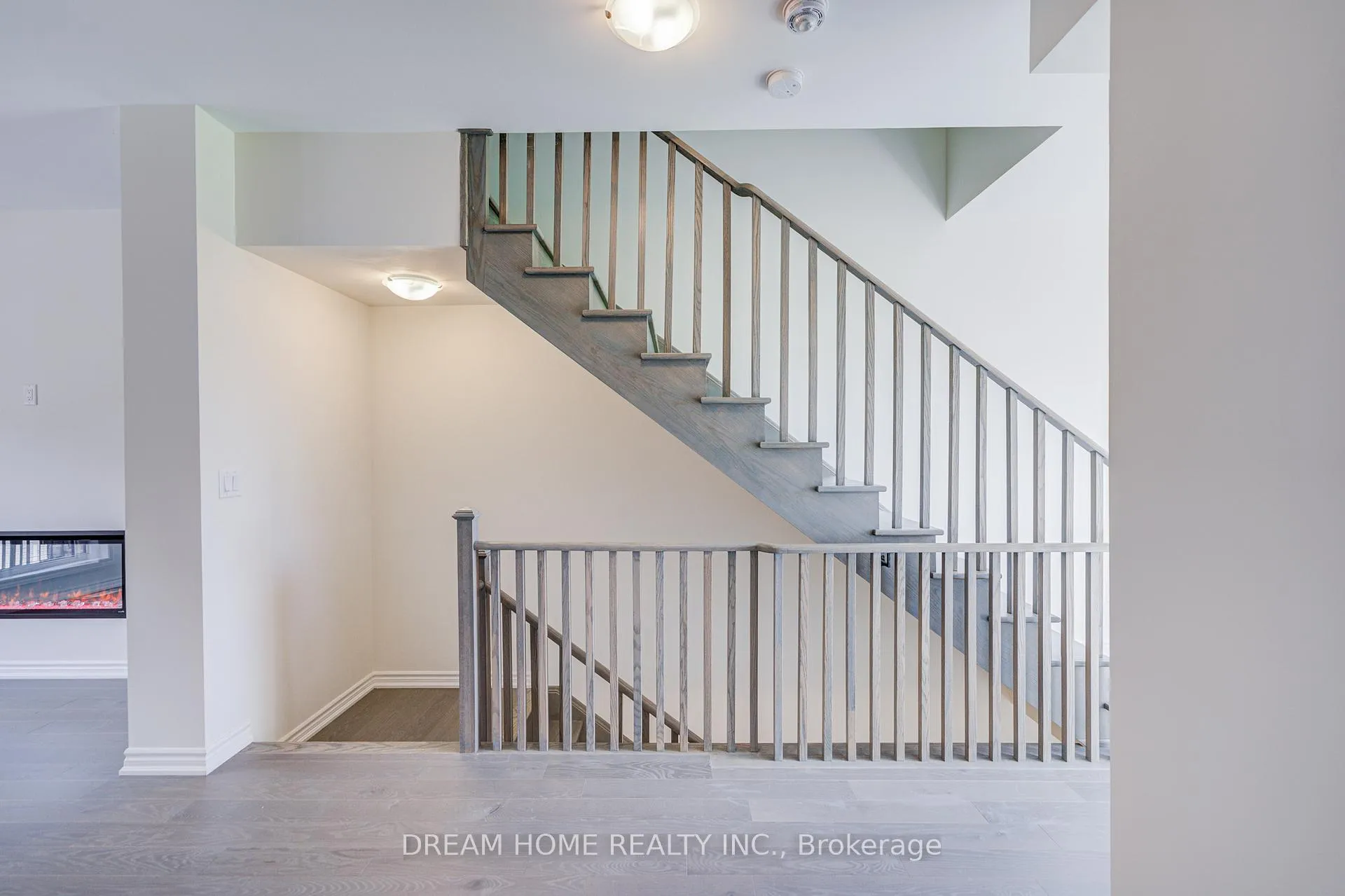 Photo 4 of 19 Coppini Lane, Ajax, South East — HOMEH