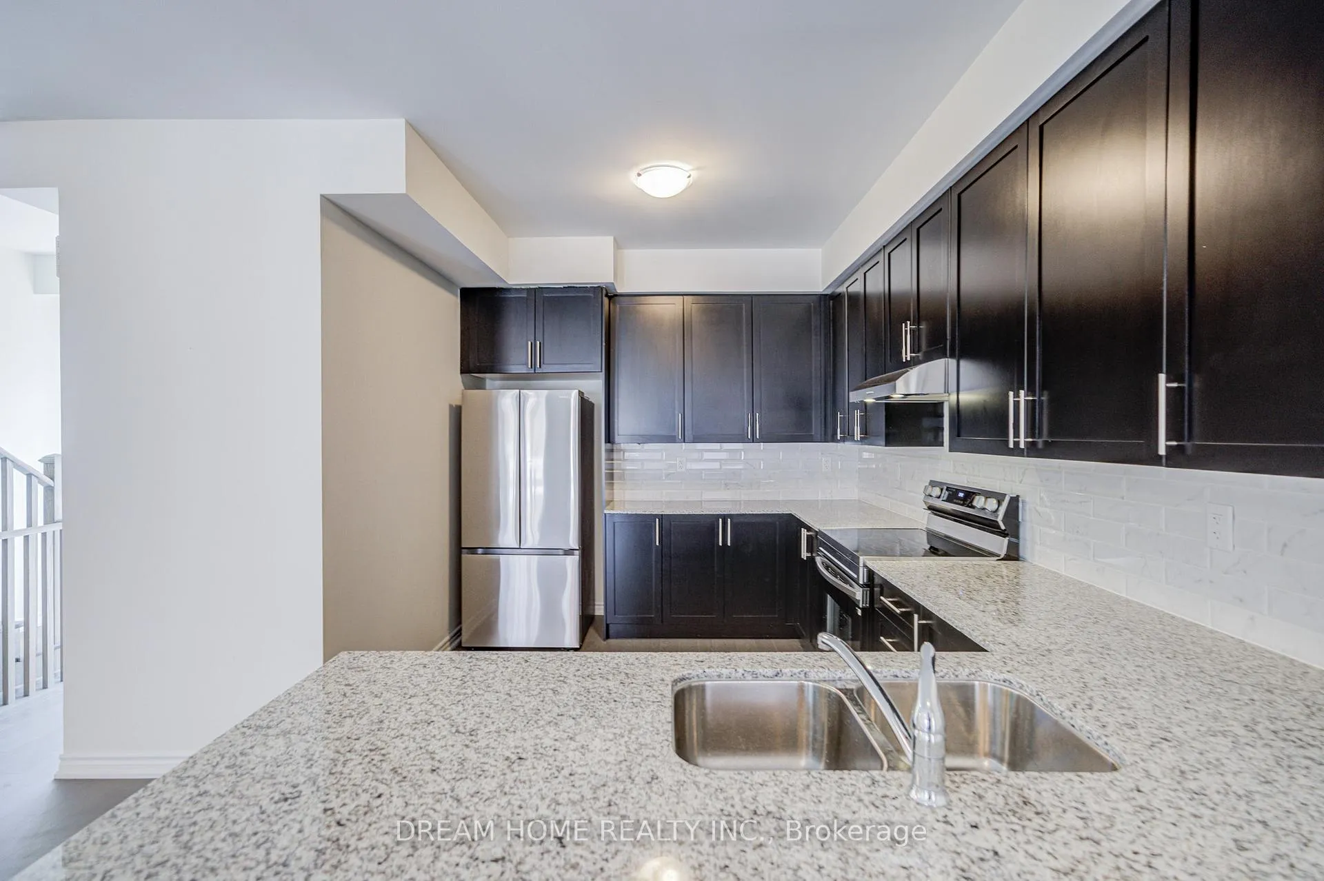 Photo 8 of 19 Coppini Lane, Ajax, South East — HOMEH