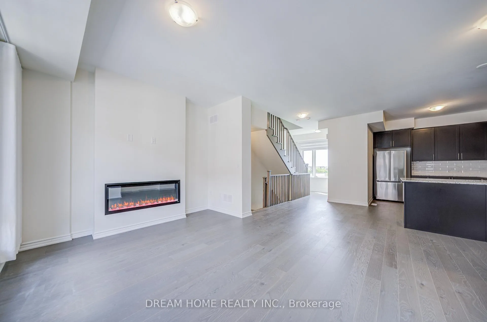 Photo 12 of 19 Coppini Lane, Ajax, South East — HOMEH