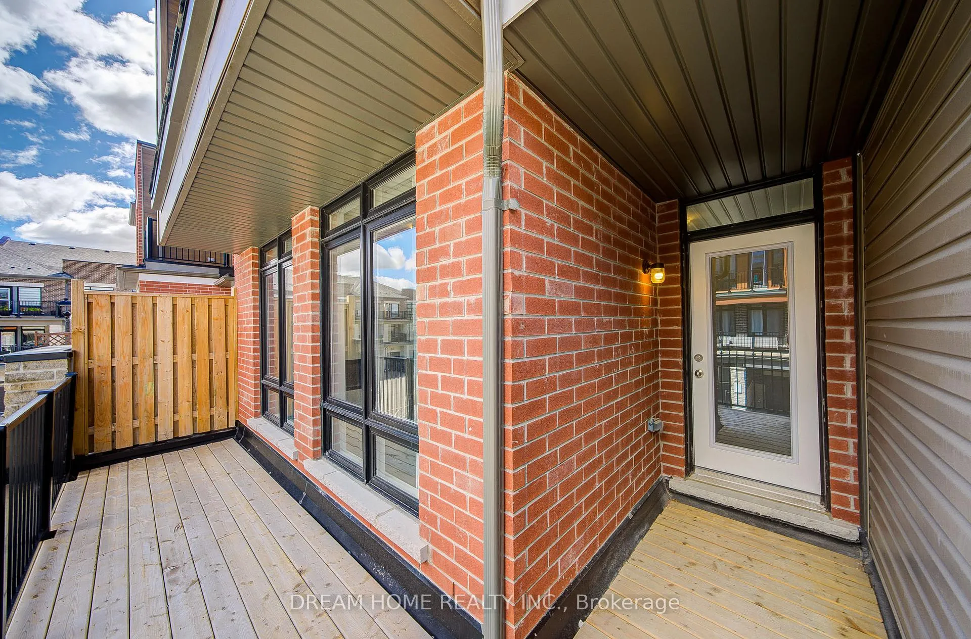 Photo 15 of 19 Coppini Lane, Ajax, South East — HOMEH