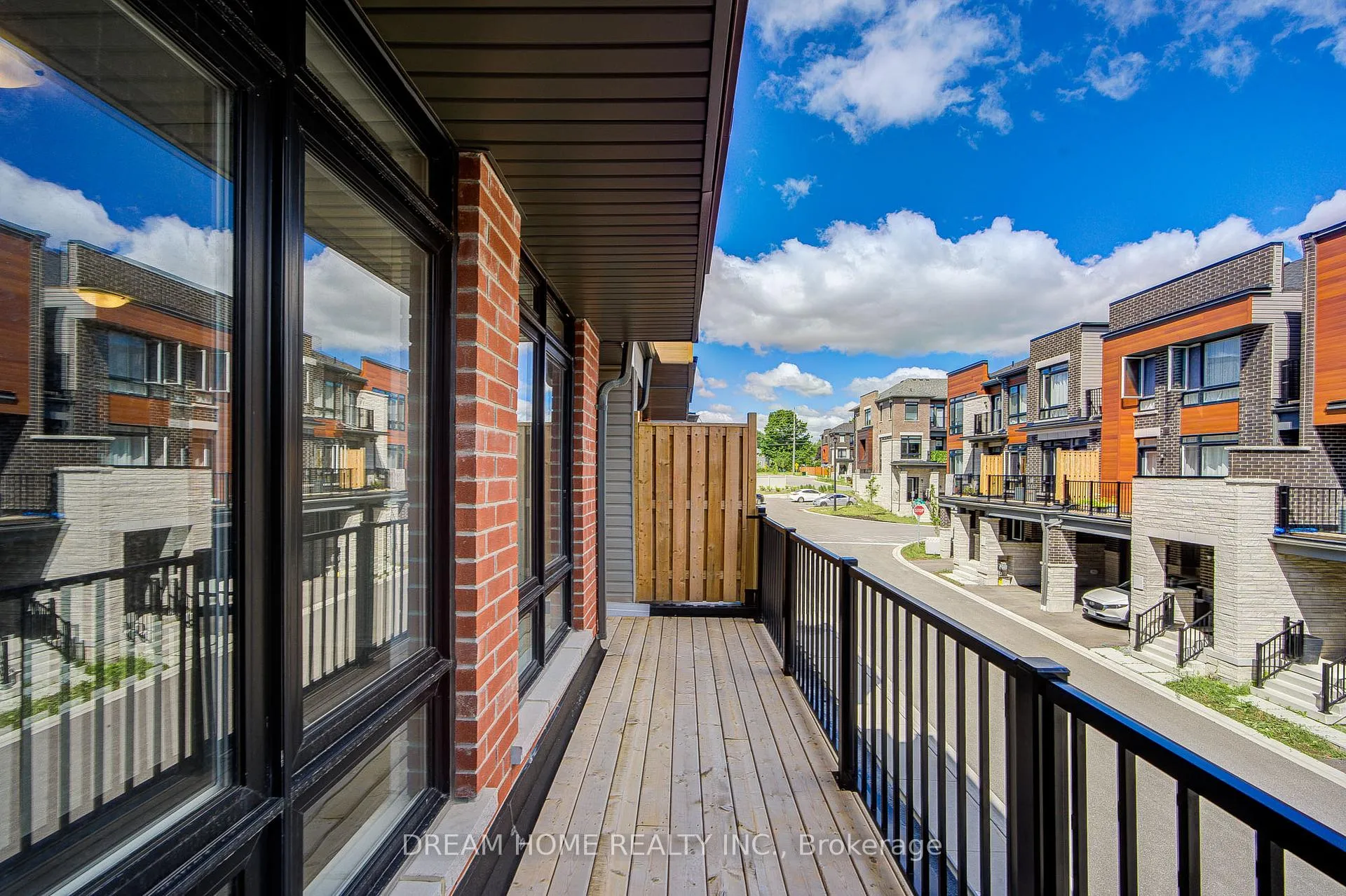 Photo 17 of 19 Coppini Lane, Ajax, South East — HOMEH
