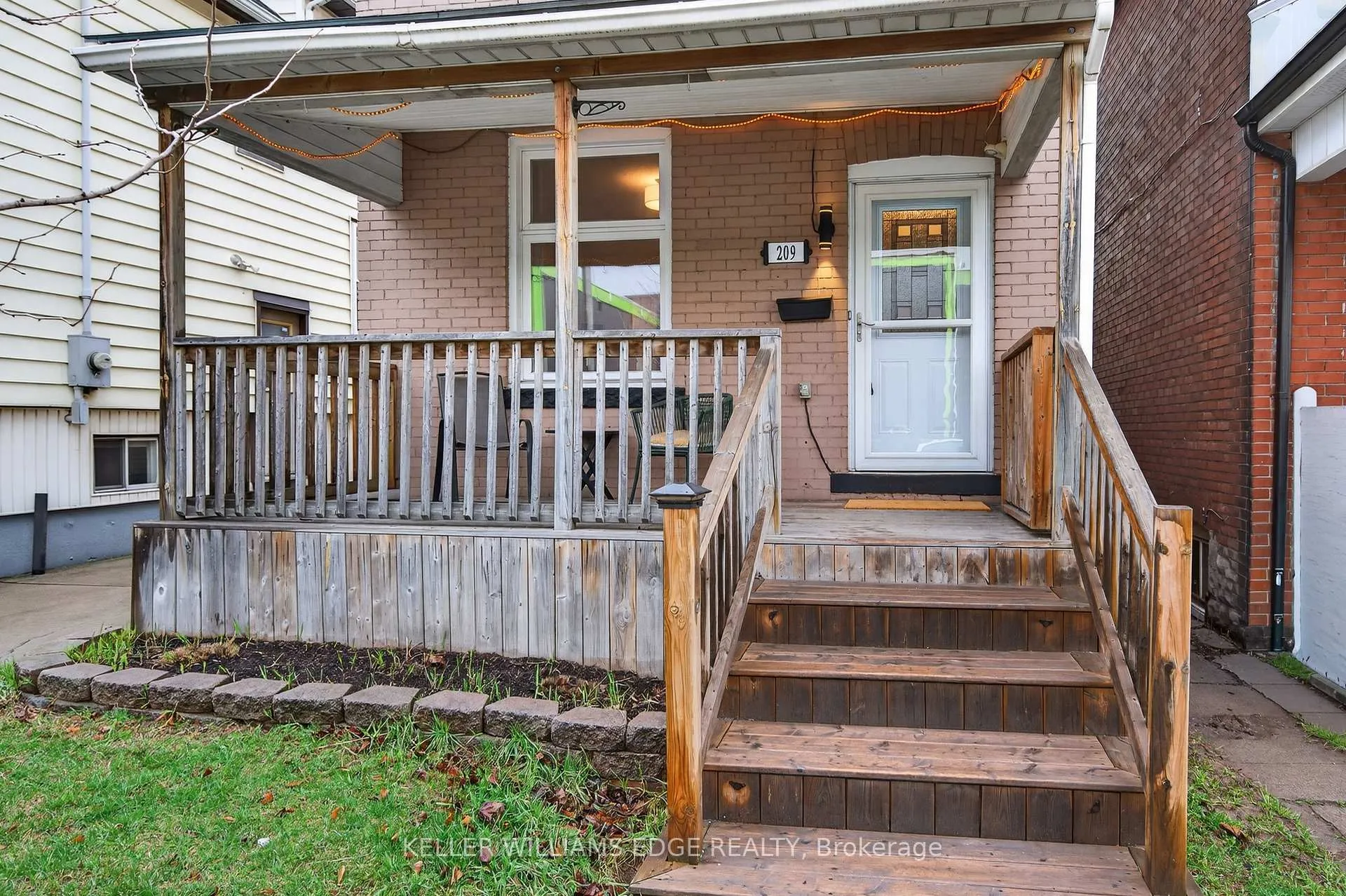 Photo 2 of 209 Glendale Avenue N, Hamilton, Crown Point — HOMEH